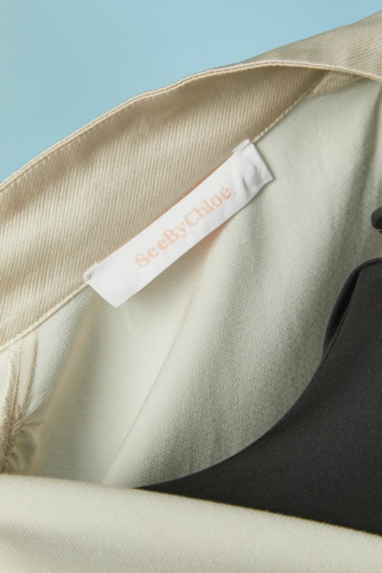 Camicetta in rayon avorio con abbottonatura asimmetrica SEE by CHLOÉ in vendita 2