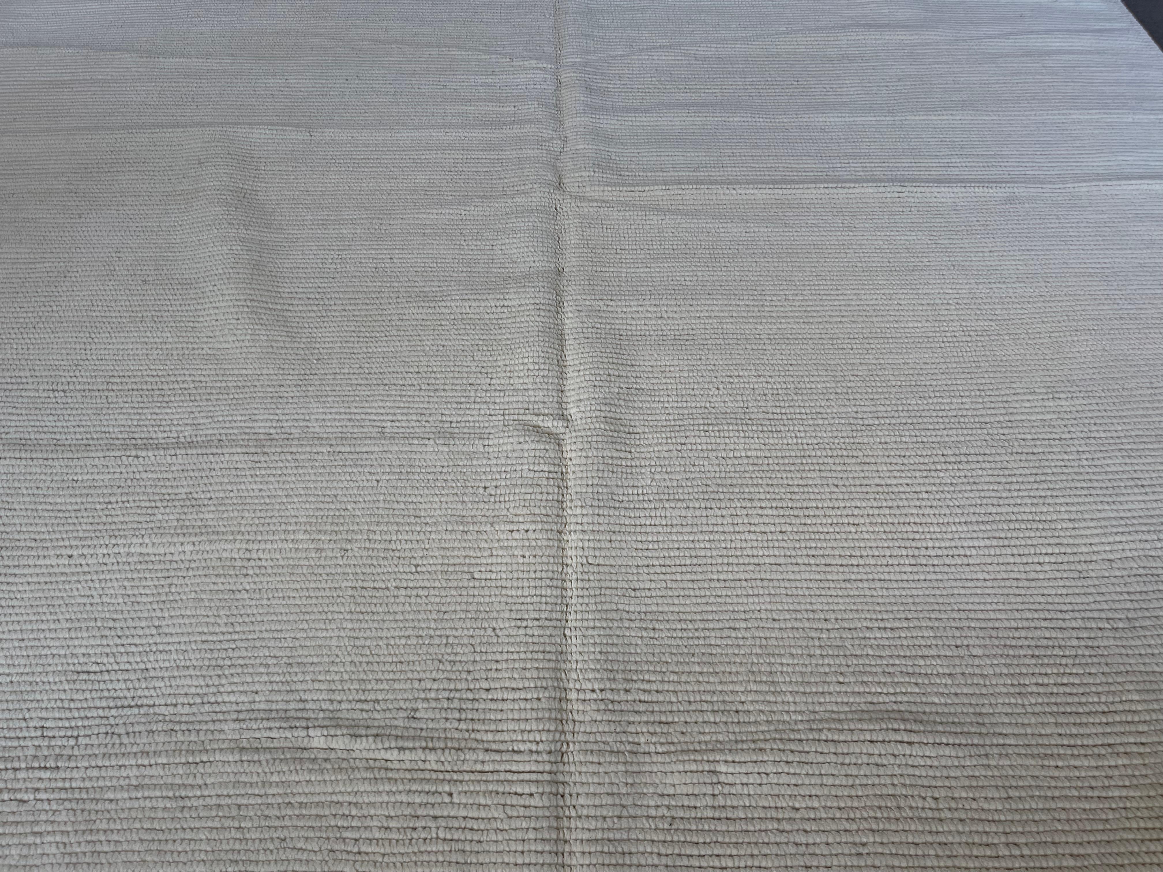 Elfenbeinfarbener gerippter marokkanischer Design-Teppich im Angebot 3