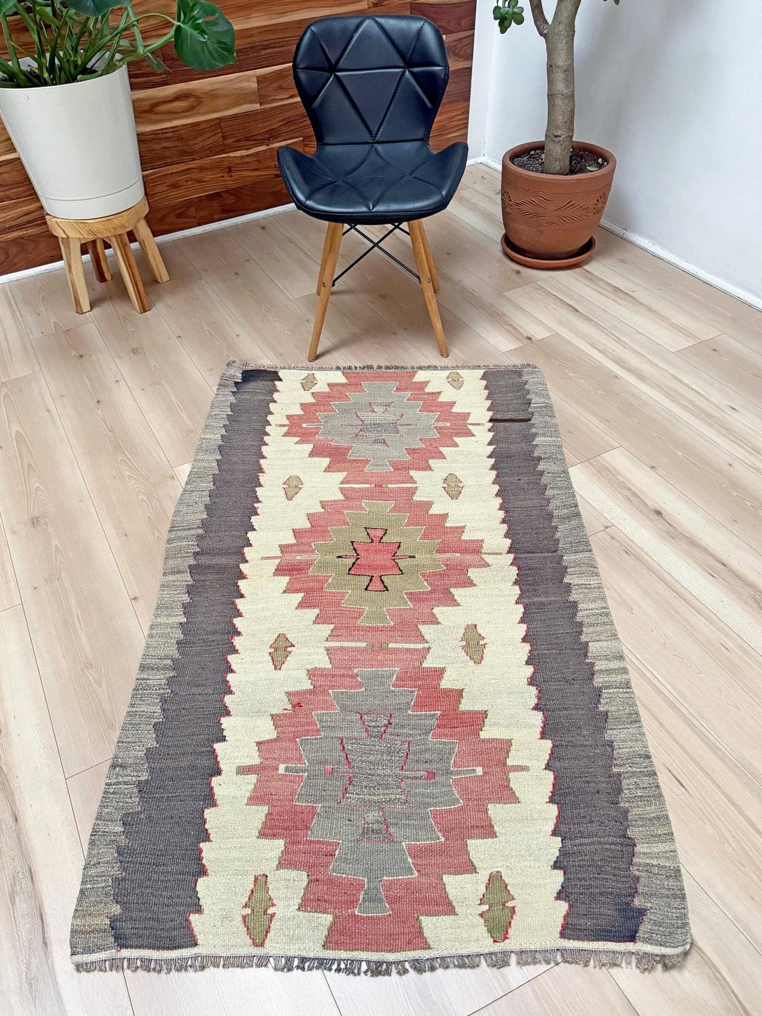 Turco Kilim avorio e rosa - Tappeto tribale turco a tessitura piatta in stile Navajo (3'x5') in vendita