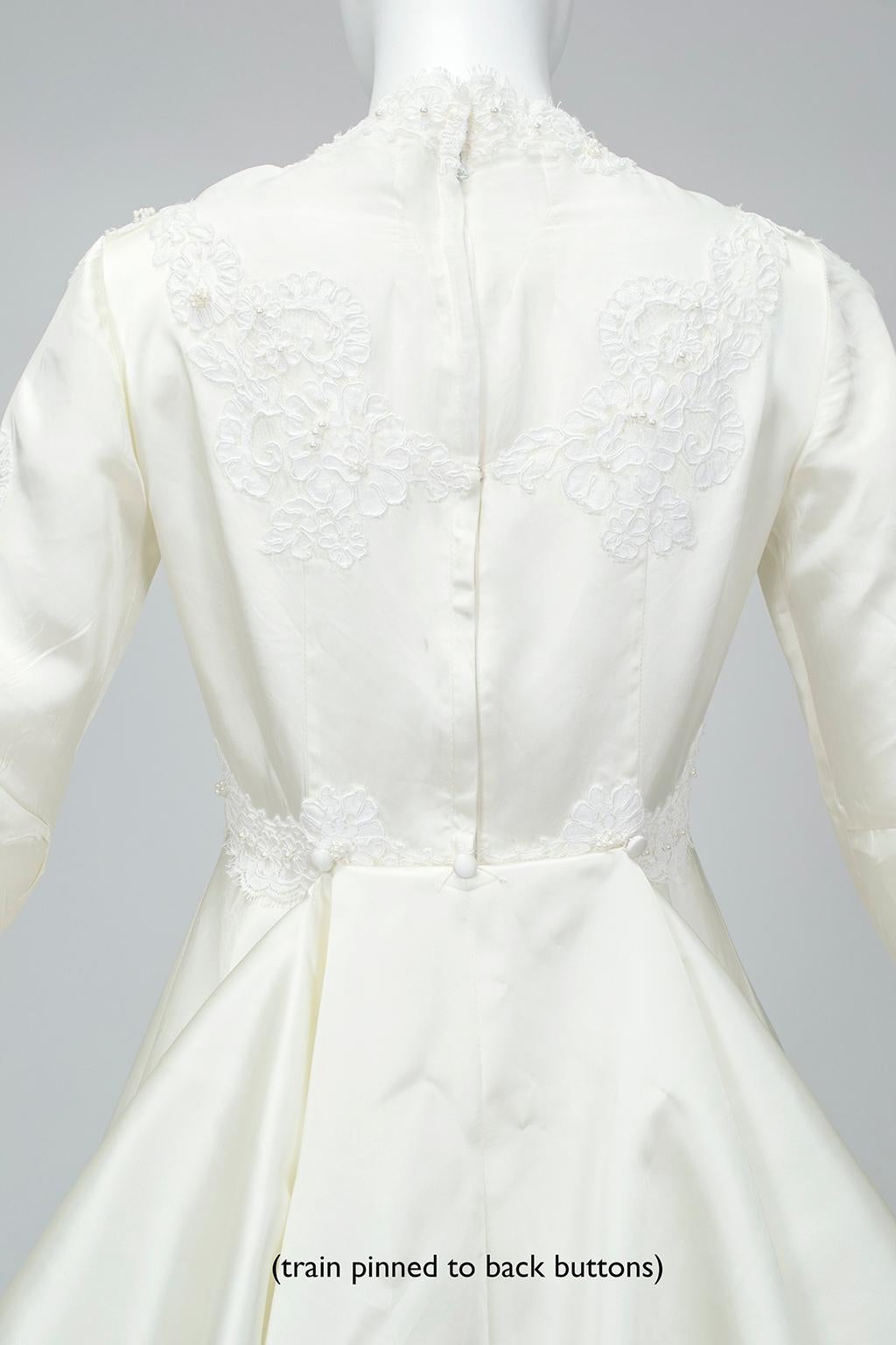 Robe de mariée Empire Queen Anne en satin ivoire avec traîne ajustable - XS, années 1950 en vente 5