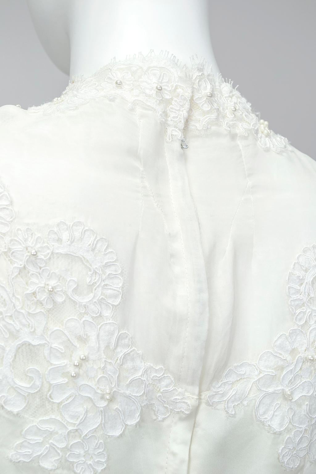 Elfenbein Satin Queen Anne Empire Hochzeitskleid mit verstellbarer Schleppe/Büste - XS, 1950s im Angebot 3