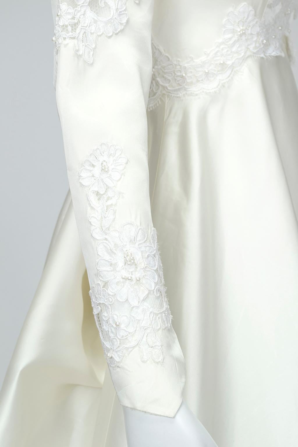 Robe de mariée Empire Queen Anne en satin ivoire avec traîne ajustable - XS, années 1950 en vente 2