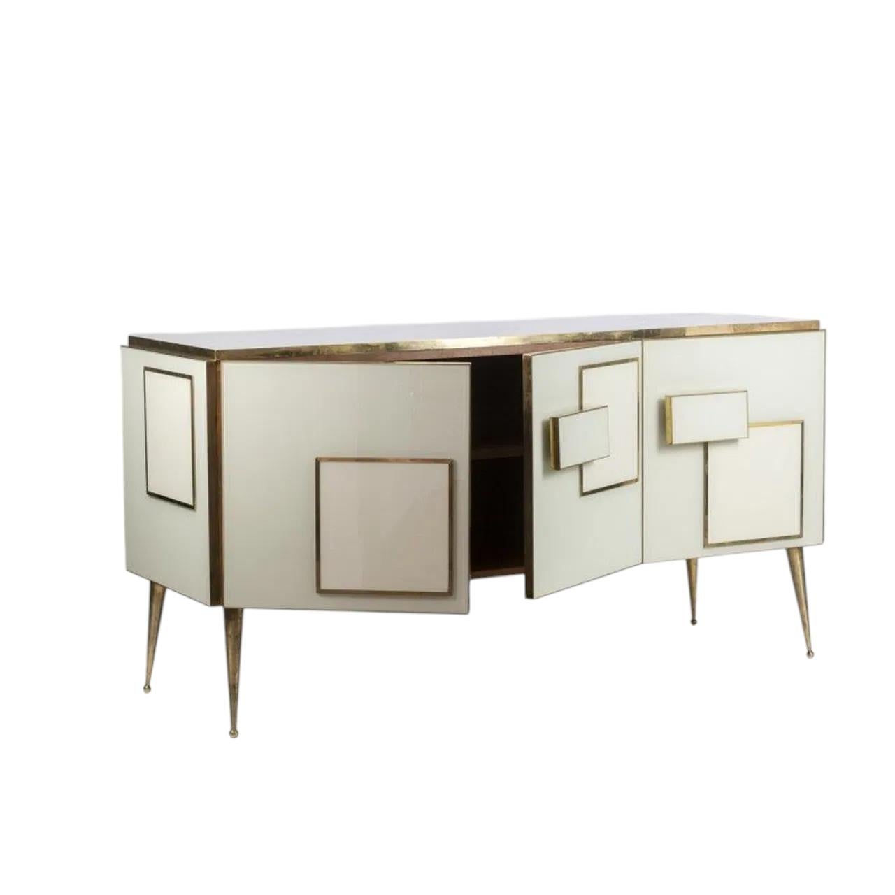 Mid-Century Modern Buffet ivoire trois portes en vente