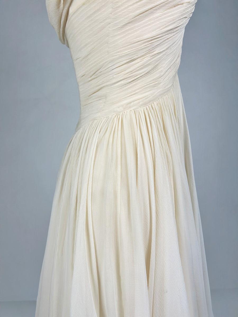 Ivory silk crepe party or ceremony Couture dress - France Circa 1970 For Sale 5