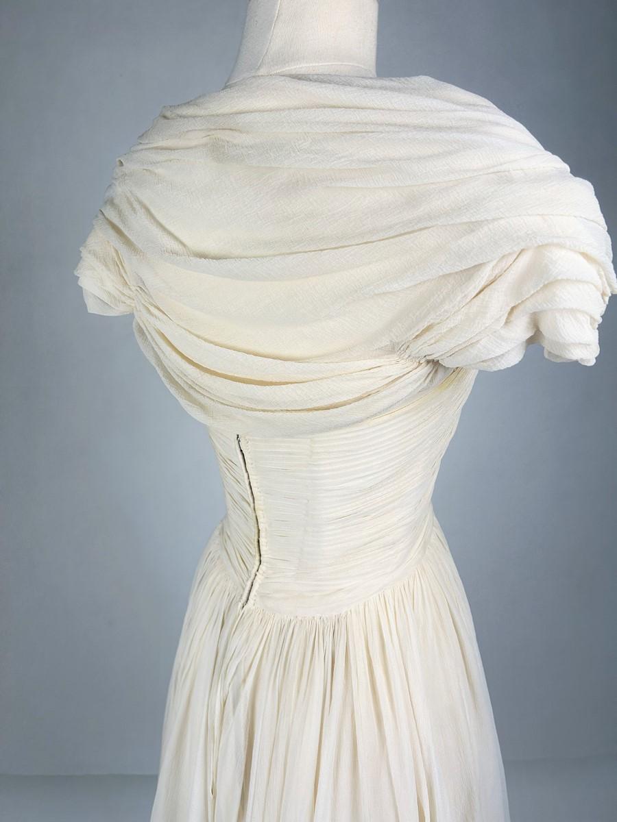 Ivory silk crepe party or ceremony Couture dress - France Circa 1970 For Sale 7
