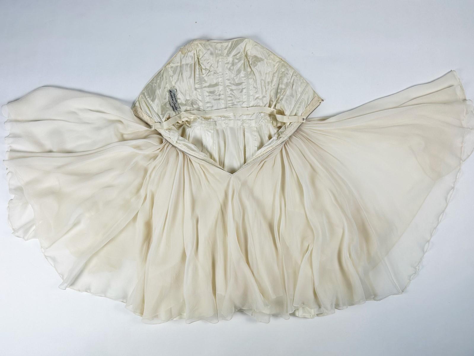 Ivory silk crepe party or ceremony Couture dress - France Circa 1970 For Sale 10