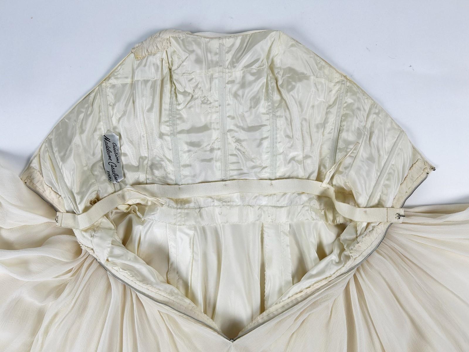 Ivory silk crepe party or ceremony Couture dress - France Circa 1970 For Sale 11