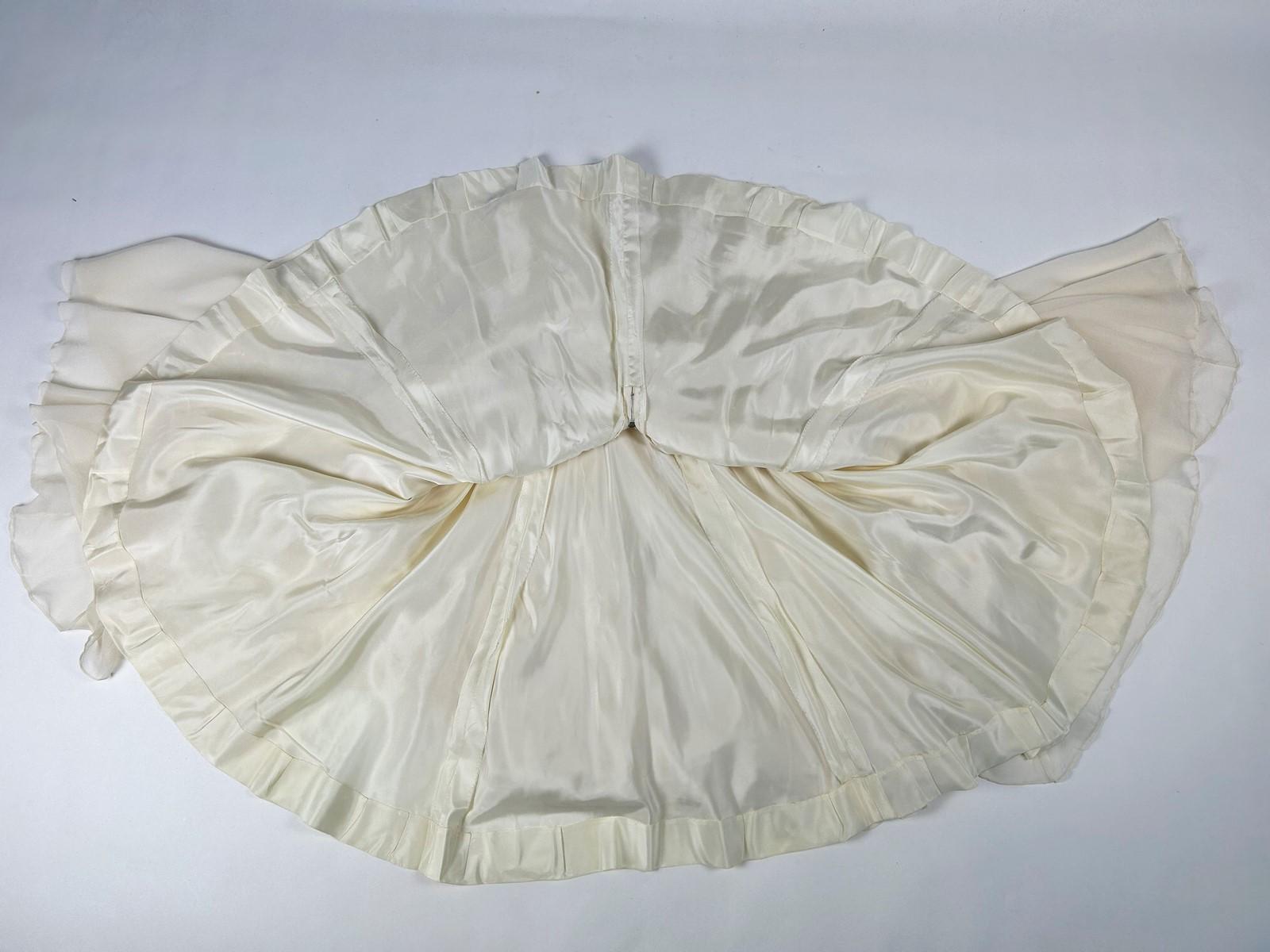 Ivory silk crepe party or ceremony Couture dress - France Circa 1970 For Sale 12
