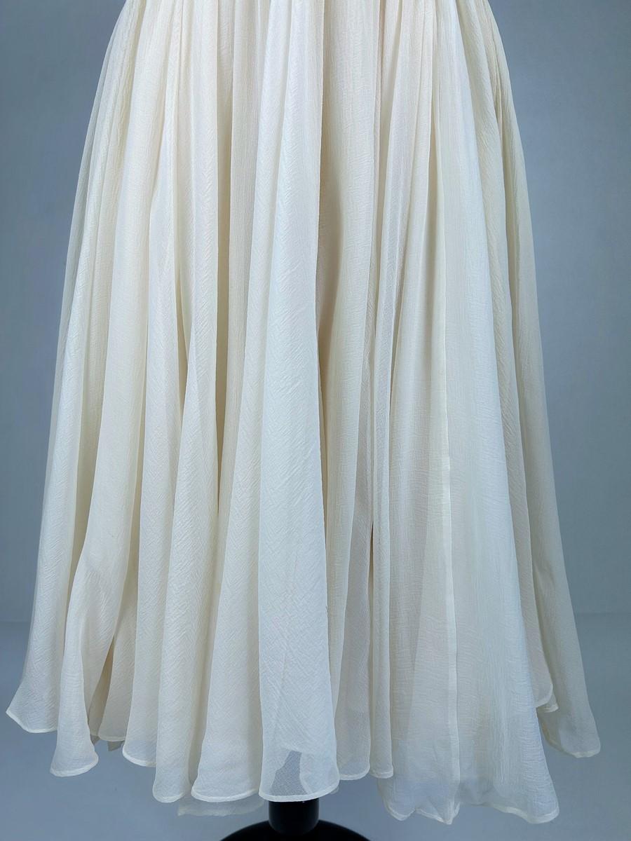 Ivory silk crepe party or ceremony Couture dress - France Circa 1970 In Good Condition For Sale In Toulon, FR