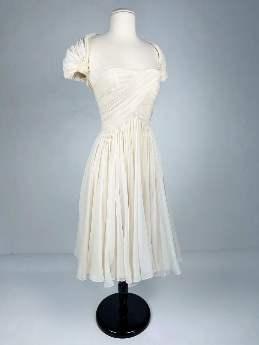 Ivory silk crepe party or ceremony Couture dress - France Circa 1970 For Sale 2