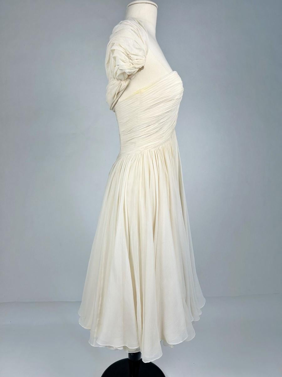 Ivory silk crepe party or ceremony Couture dress - France Circa 1970 For Sale 4