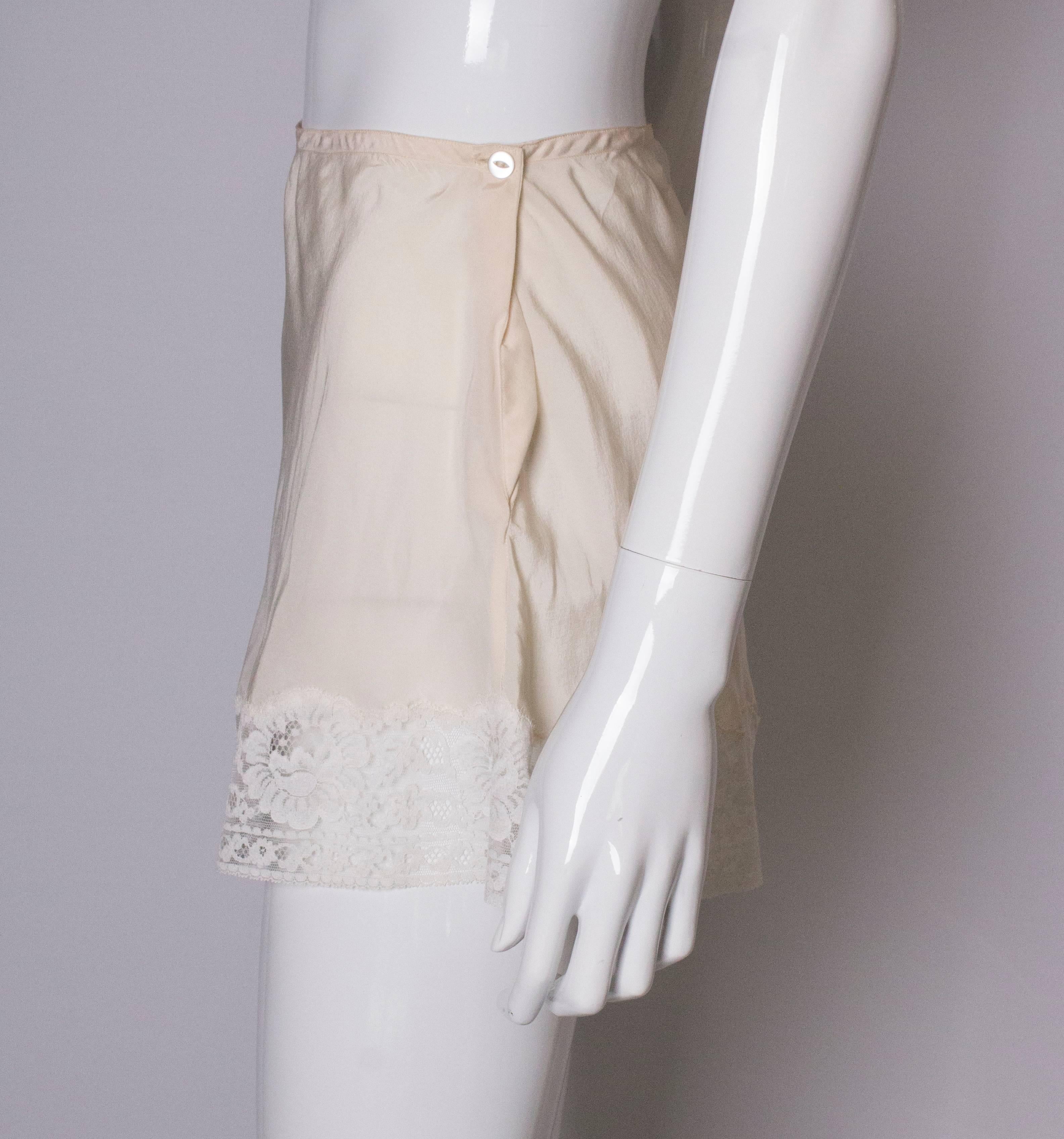 Ivory Silk Pants In Good Condition In London, GB