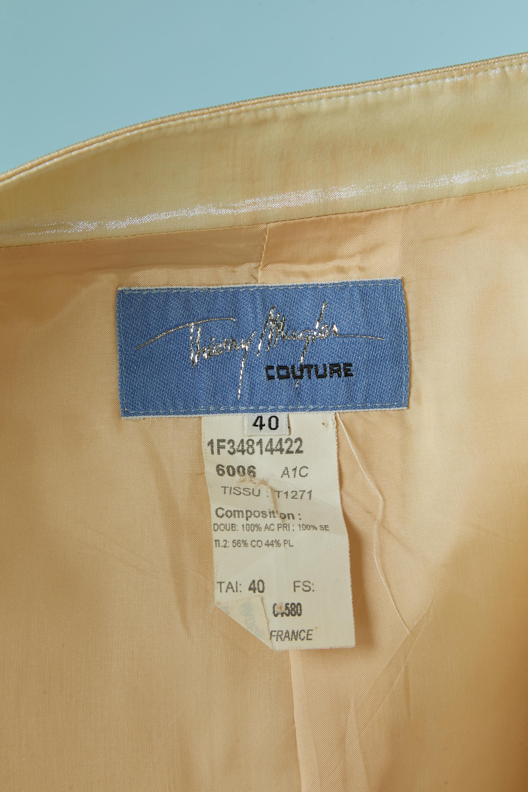 Veste croisée en soie ivoire avec ceinture et boucle Thierry Mugler Couture en vente 3