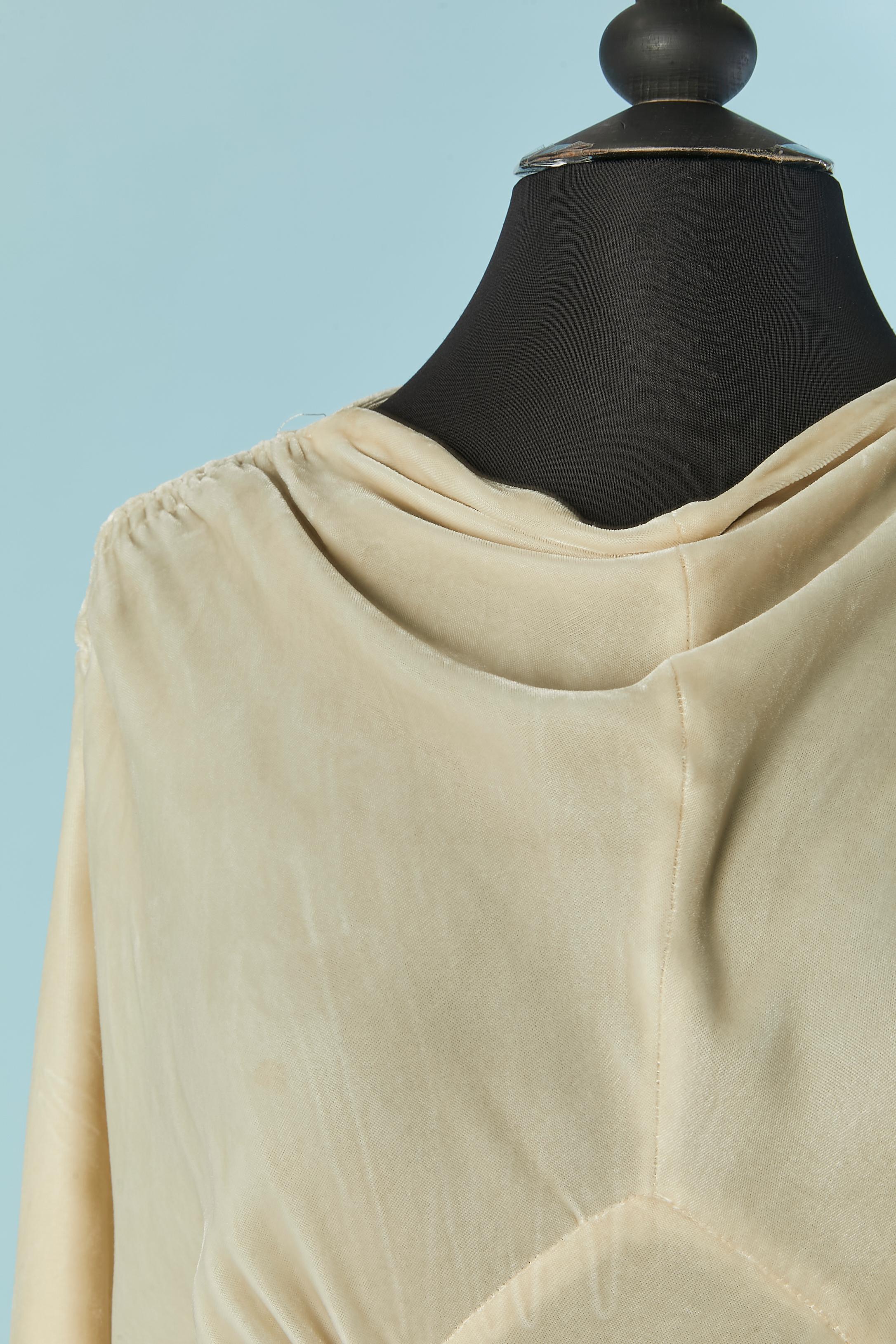 Abito da sera in velluto di seta avorio con cintura in velluto rosso Circa 1930 In condizioni buone in vendita a Saint-Ouen-Sur-Seine, FR