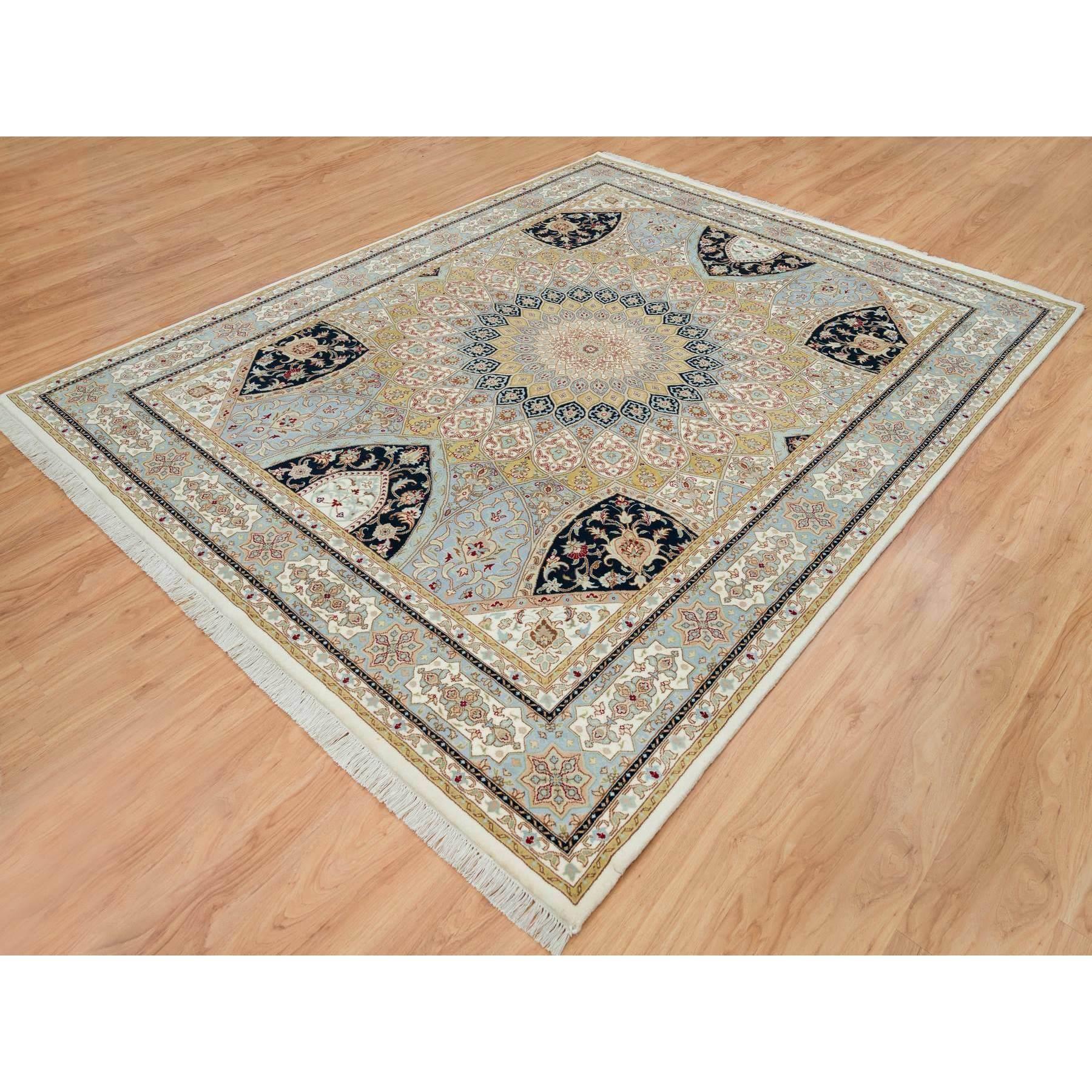 Elfenbeinfarbener handgeknüpfter Nain-Teppich aus weicher Wolle mit Gumbad-Design 250 KPSI 8'0