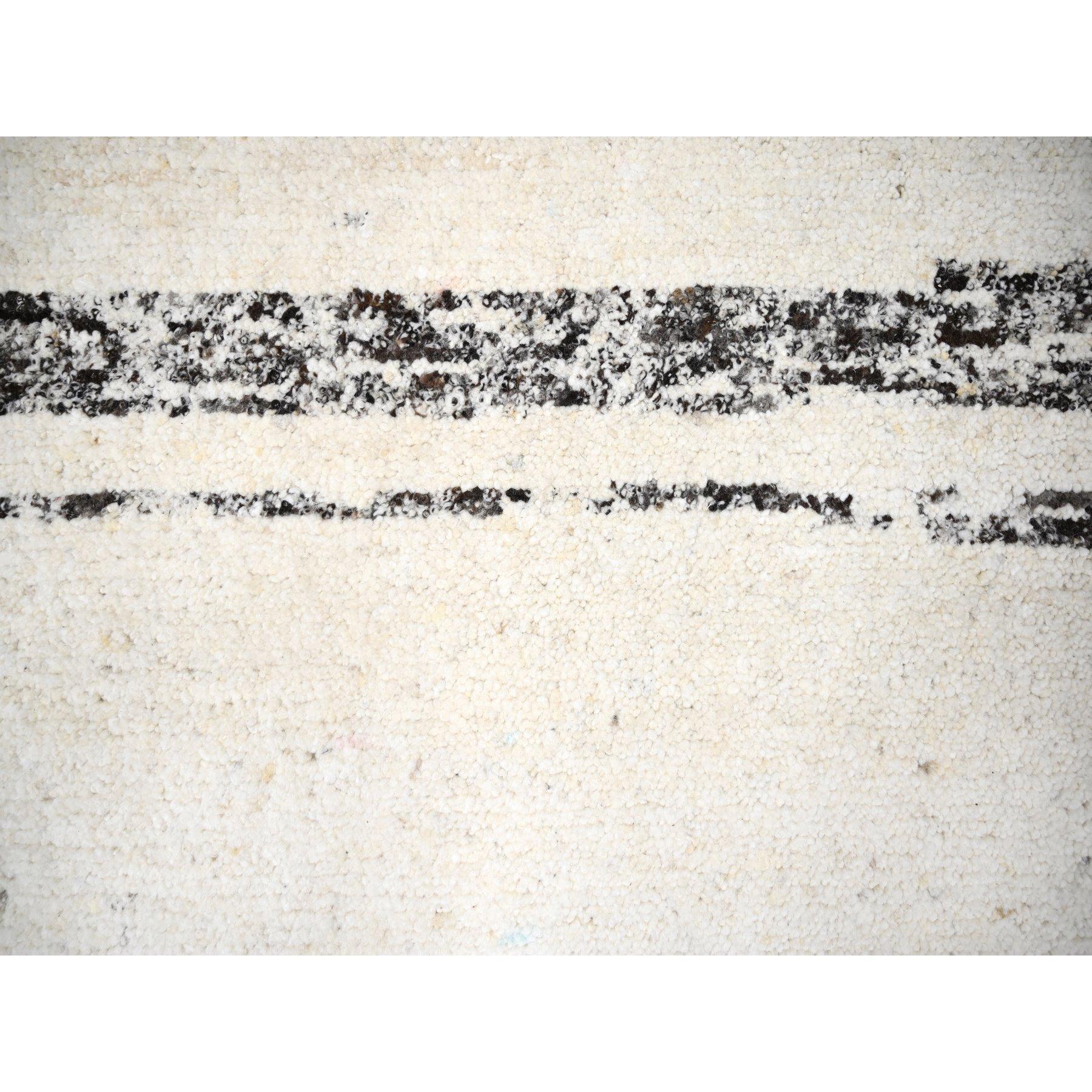 Handgeknüpfter übergroßer orientalischer Teppich aus unbefärbter Wolle in Elfenbein mit Striae-Design 12' x 17'9