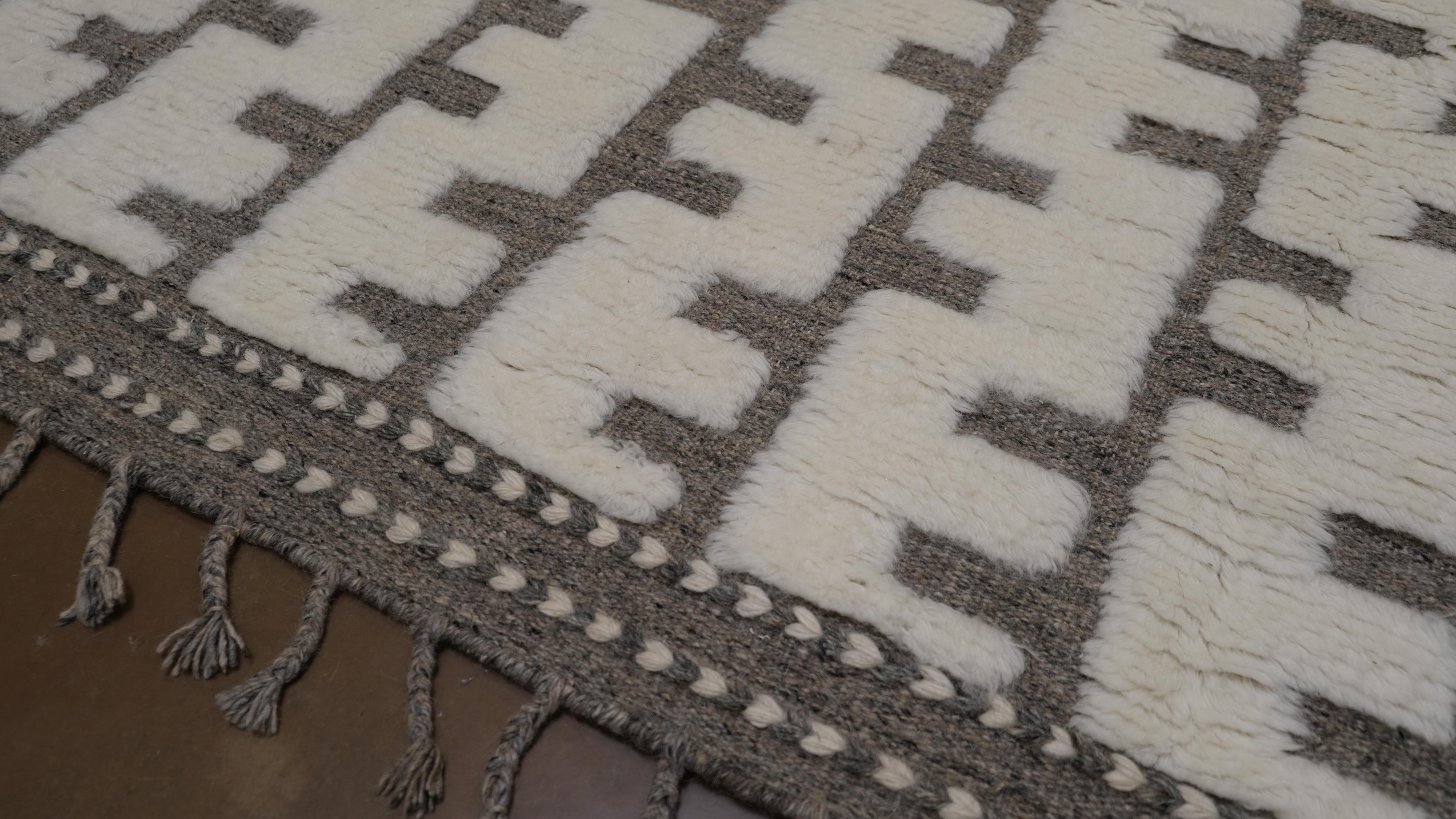 Bohemian Ivory Taupe Geometric Patterned  Wool Rug 9'1''x12' For Sale
