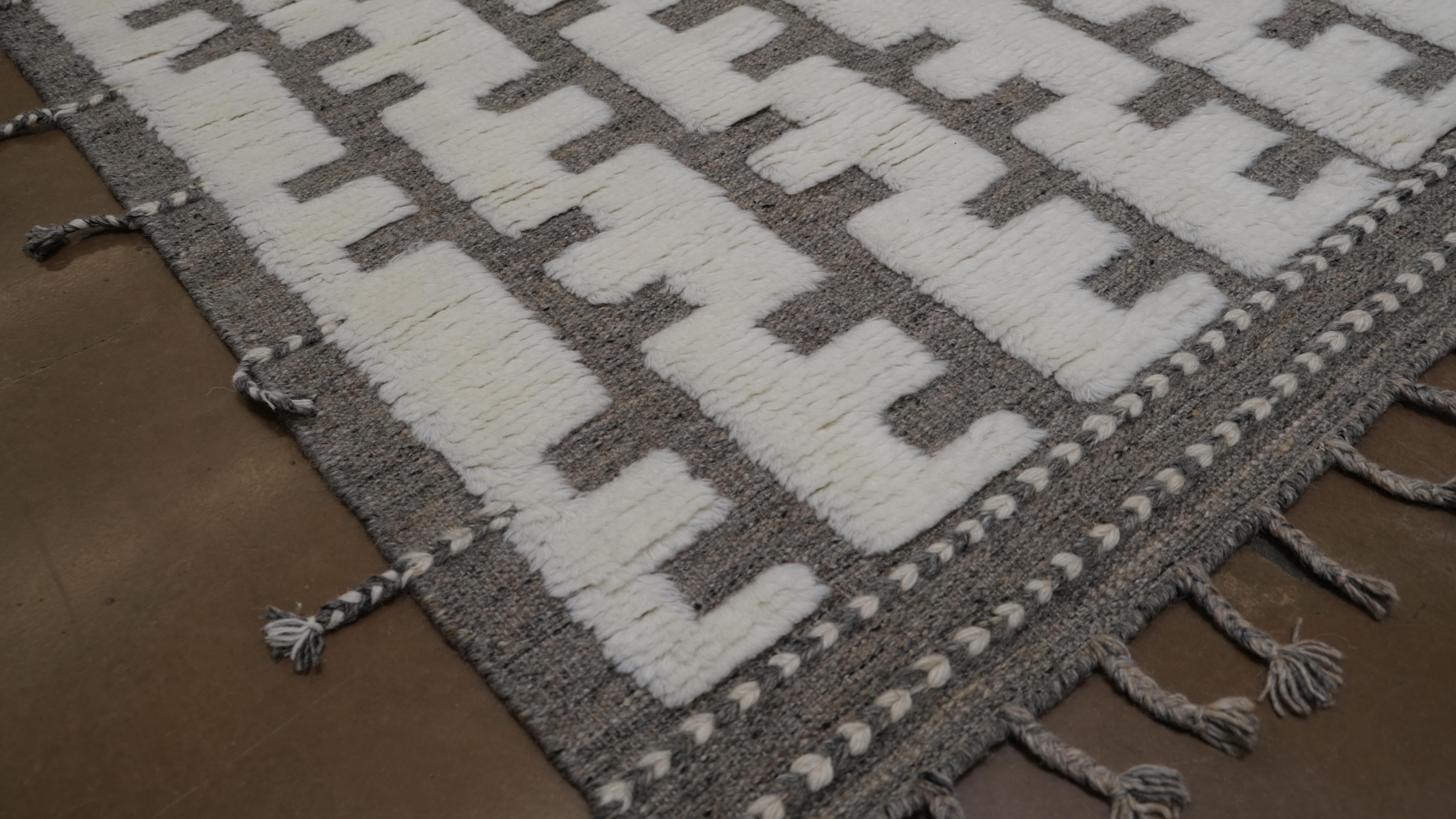 Asian Ivory Taupe Geometric Patterned  Wool Rug 9'1''x12' For Sale