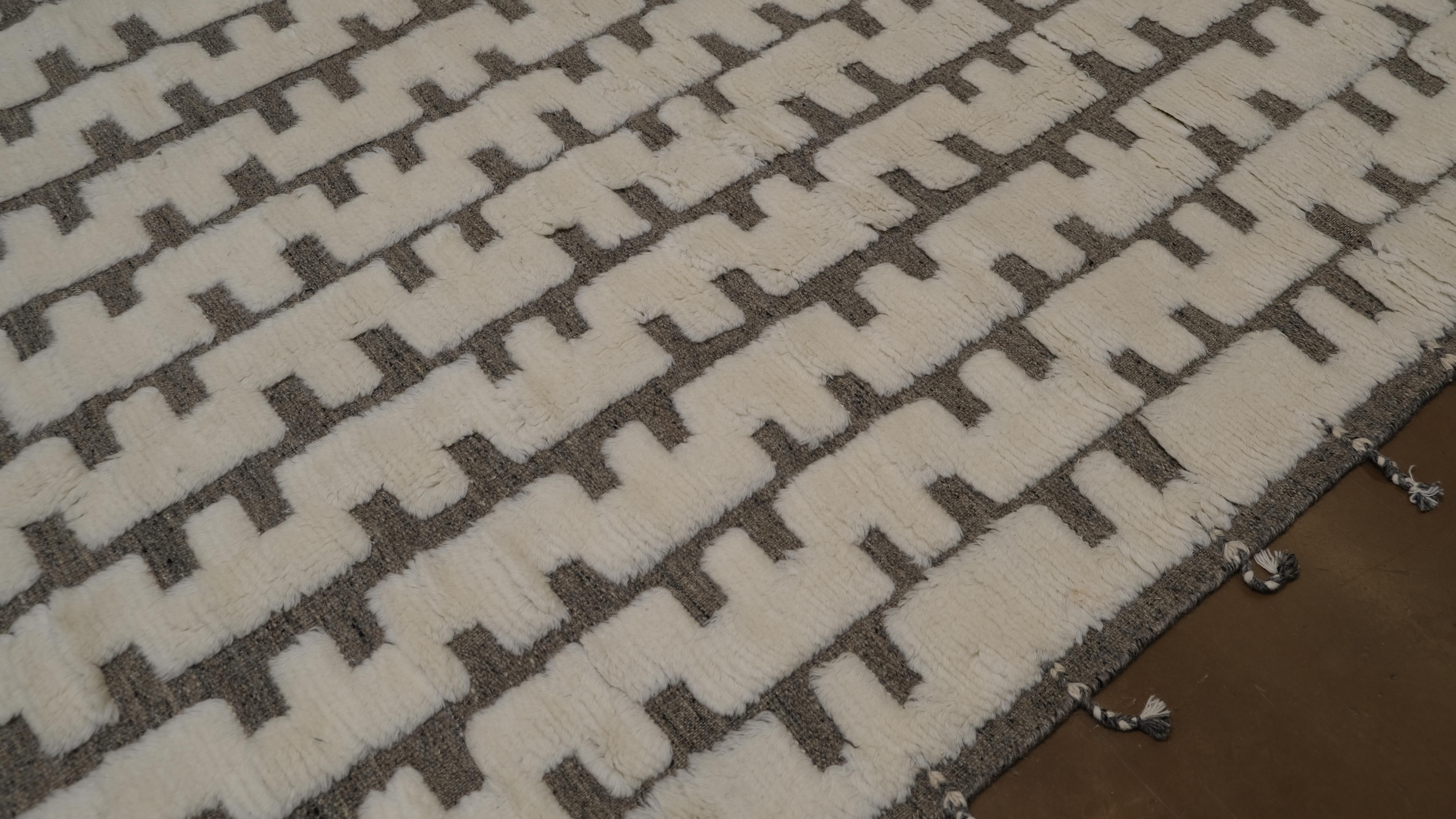 Hand-Knotted Ivory Taupe Geometric Patterned  Wool Rug 9'1''x12' For Sale