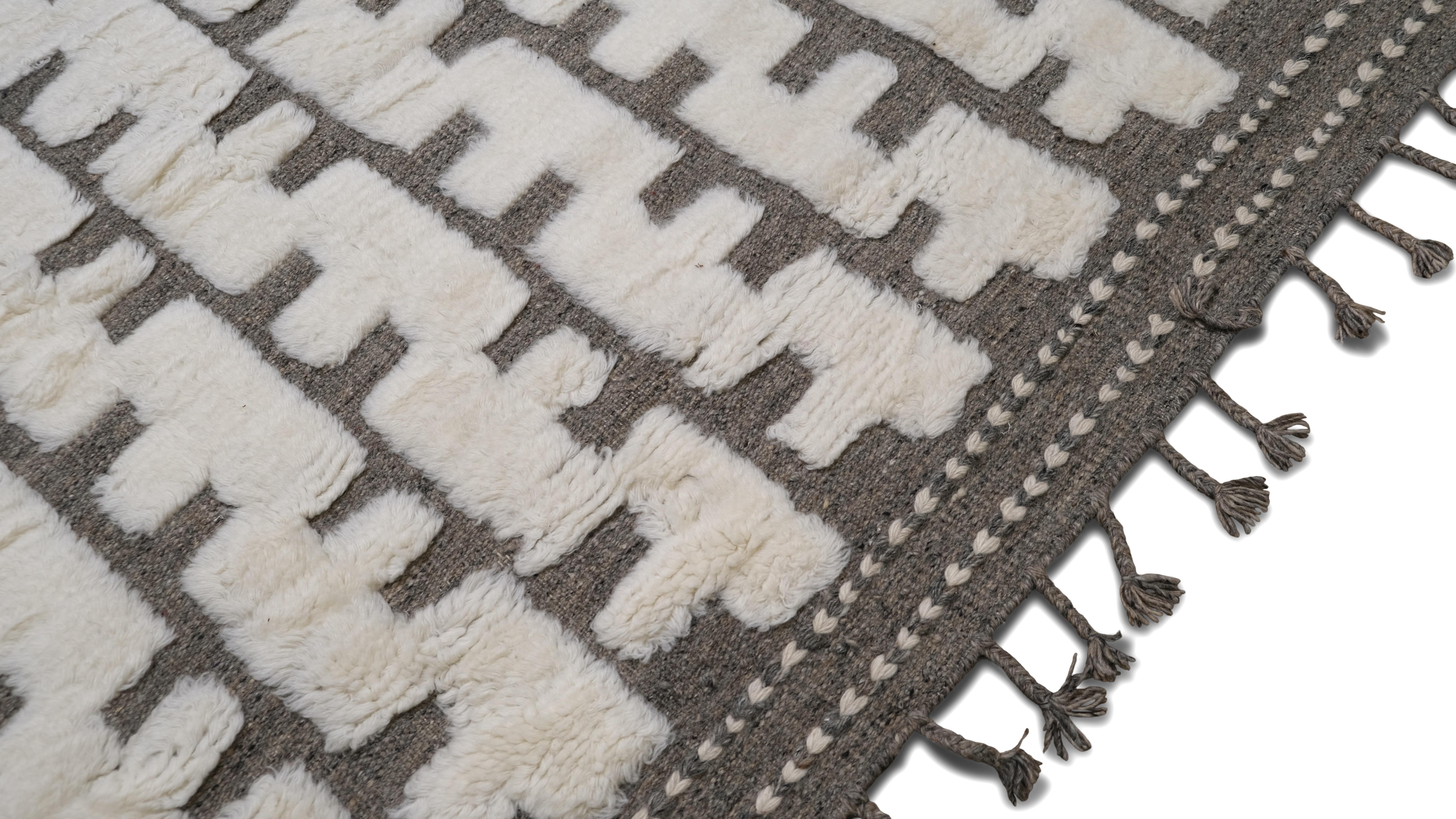 Ivory Taupe Geometric Patterned  Wool Rug 9'1''x12' In New Condition For Sale In Torrance, CA
