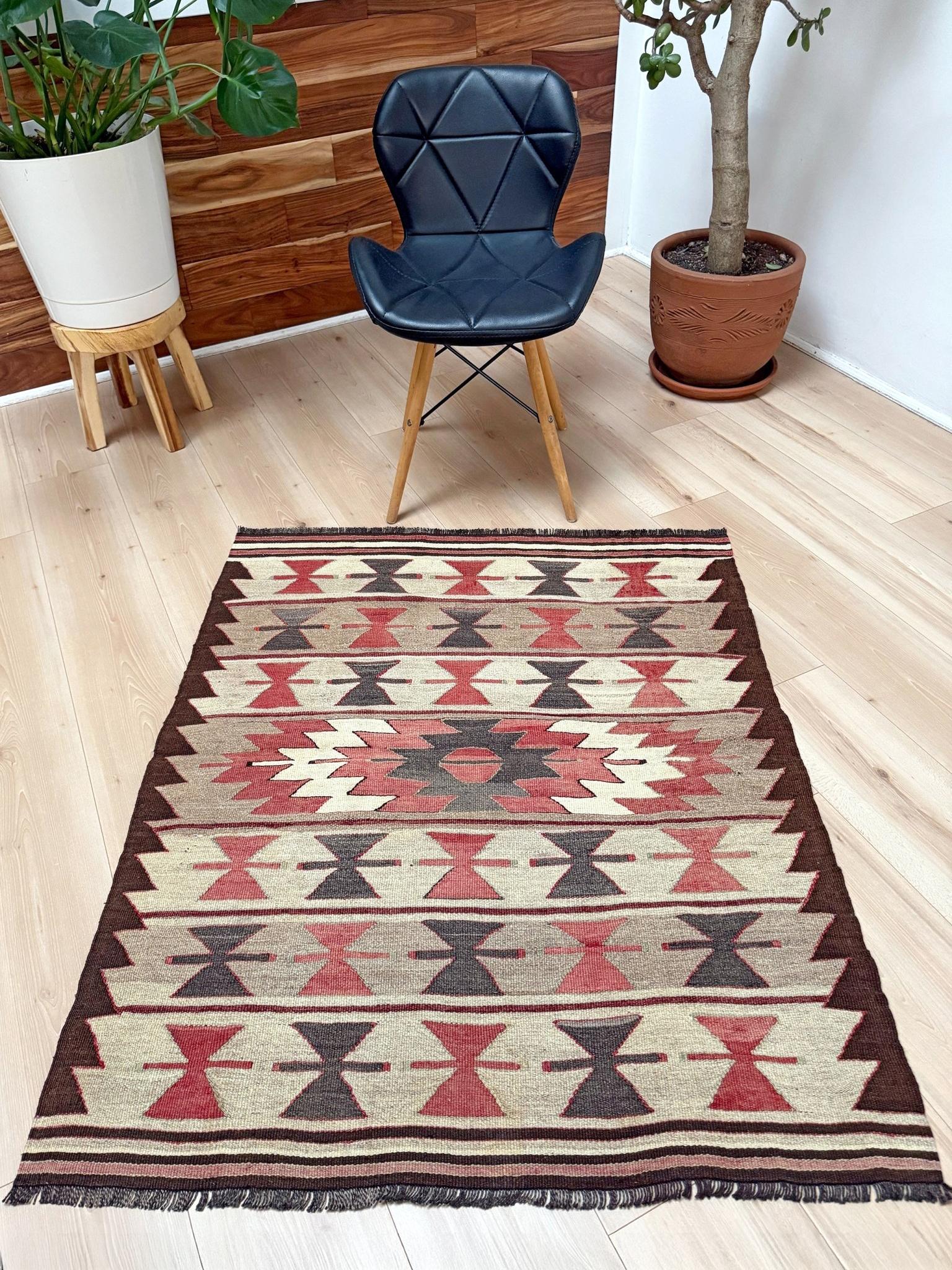 Turco Kilim mut avorio e taupe - Tappeto tribale turco a tessitura piatta in stile Navajo (3'x4') in vendita