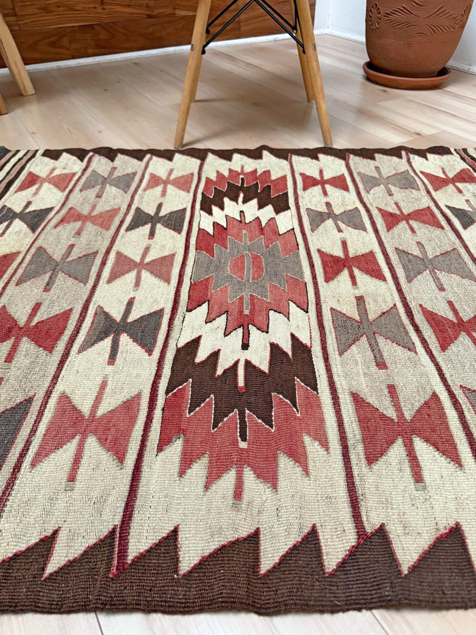 Kilim Mut ivoire et taupe • Tapis tribal turc à tissage plat de style Navajo (3'x4') Excellent état - En vente à Burlingame, CA