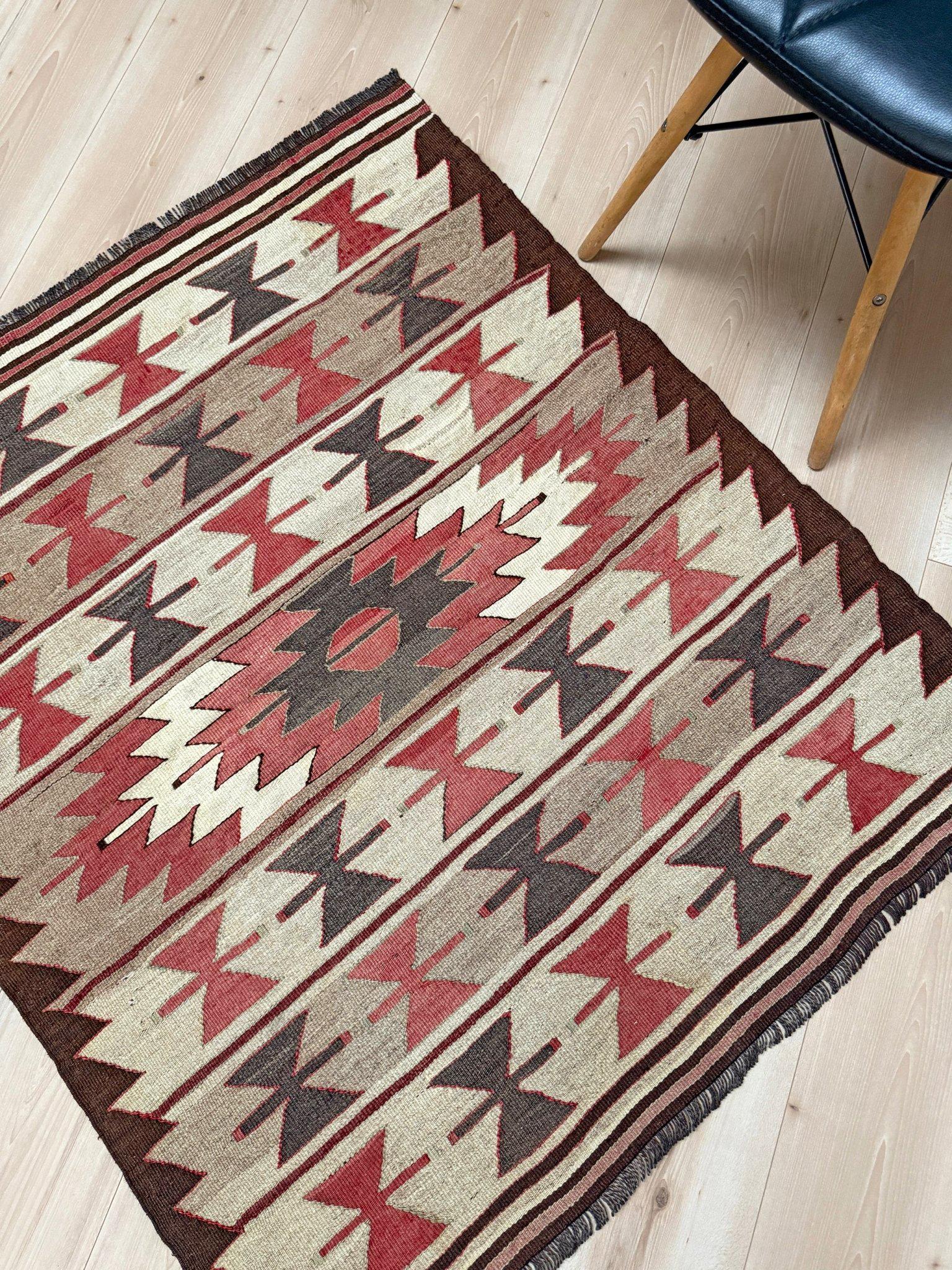 Fine XX secolo Kilim mut avorio e taupe - Tappeto tribale turco a tessitura piatta in stile Navajo (3'x4') in vendita