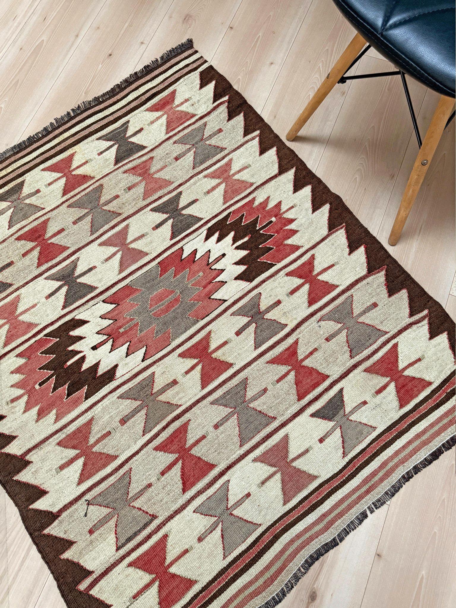 Fin du 20e siècle Kilim Mut ivoire et taupe • Tapis tribal turc à tissage plat de style Navajo (3'x4') en vente