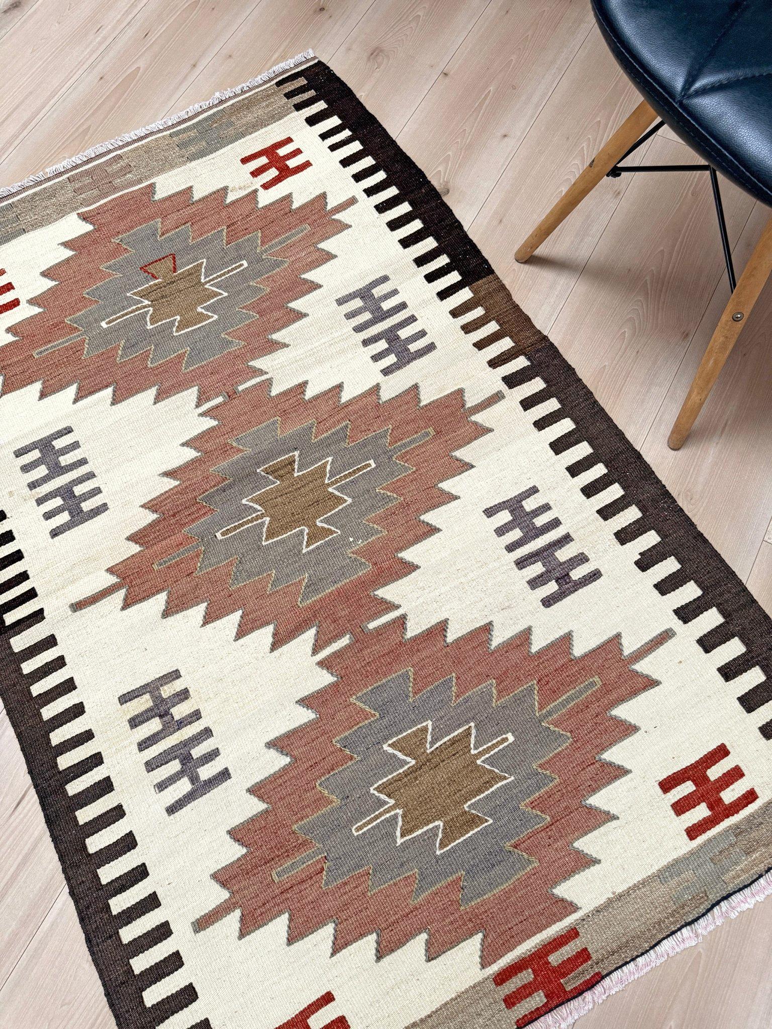 Fin du 20e siècle Kilim Mut ivoire et taupe • Tapis tribal turc à tissage plat de style Navajo (3'x4') en vente