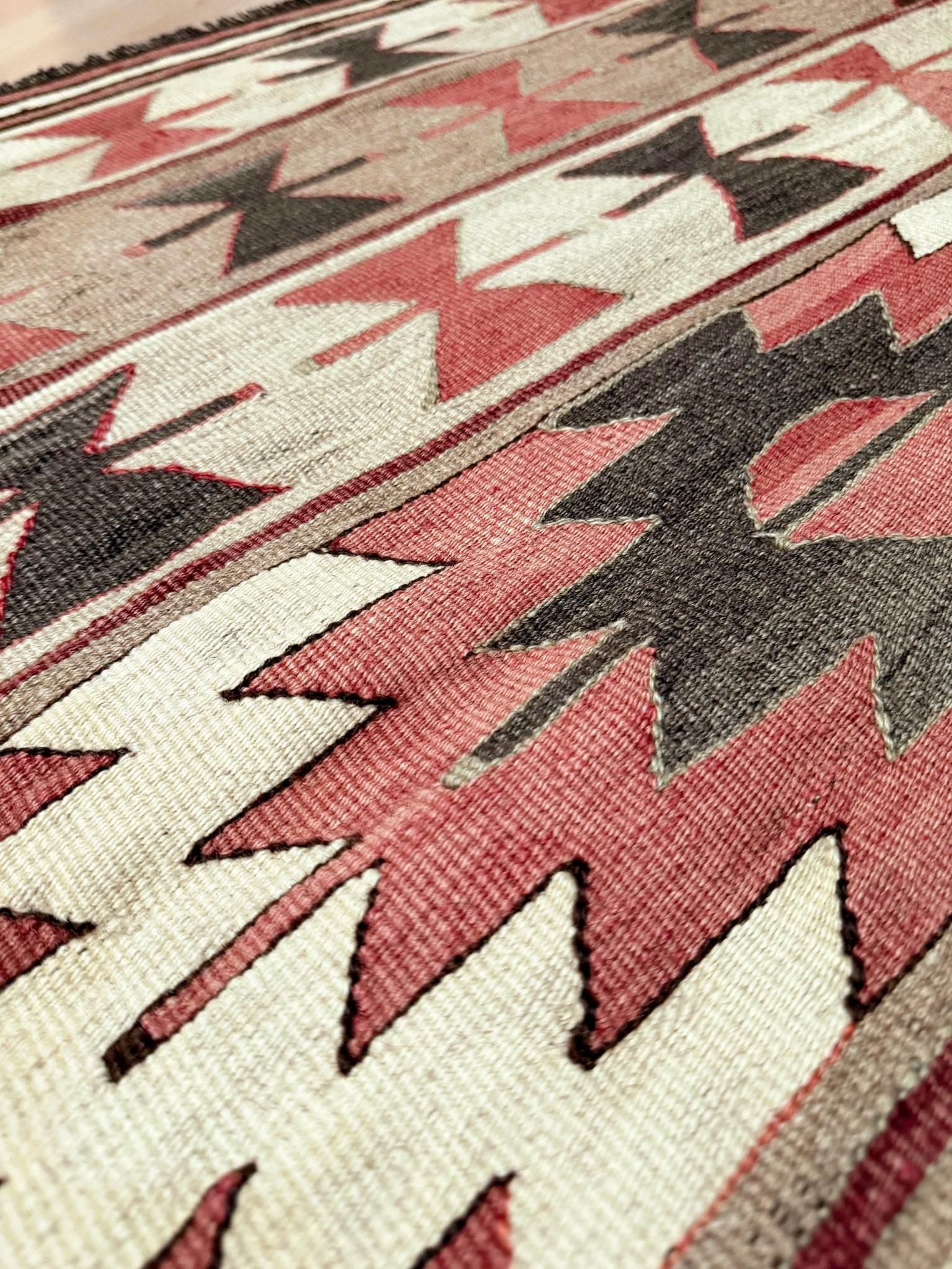 Lana Kilim mut avorio e taupe - Tappeto tribale turco a tessitura piatta in stile Navajo (3'x4') in vendita