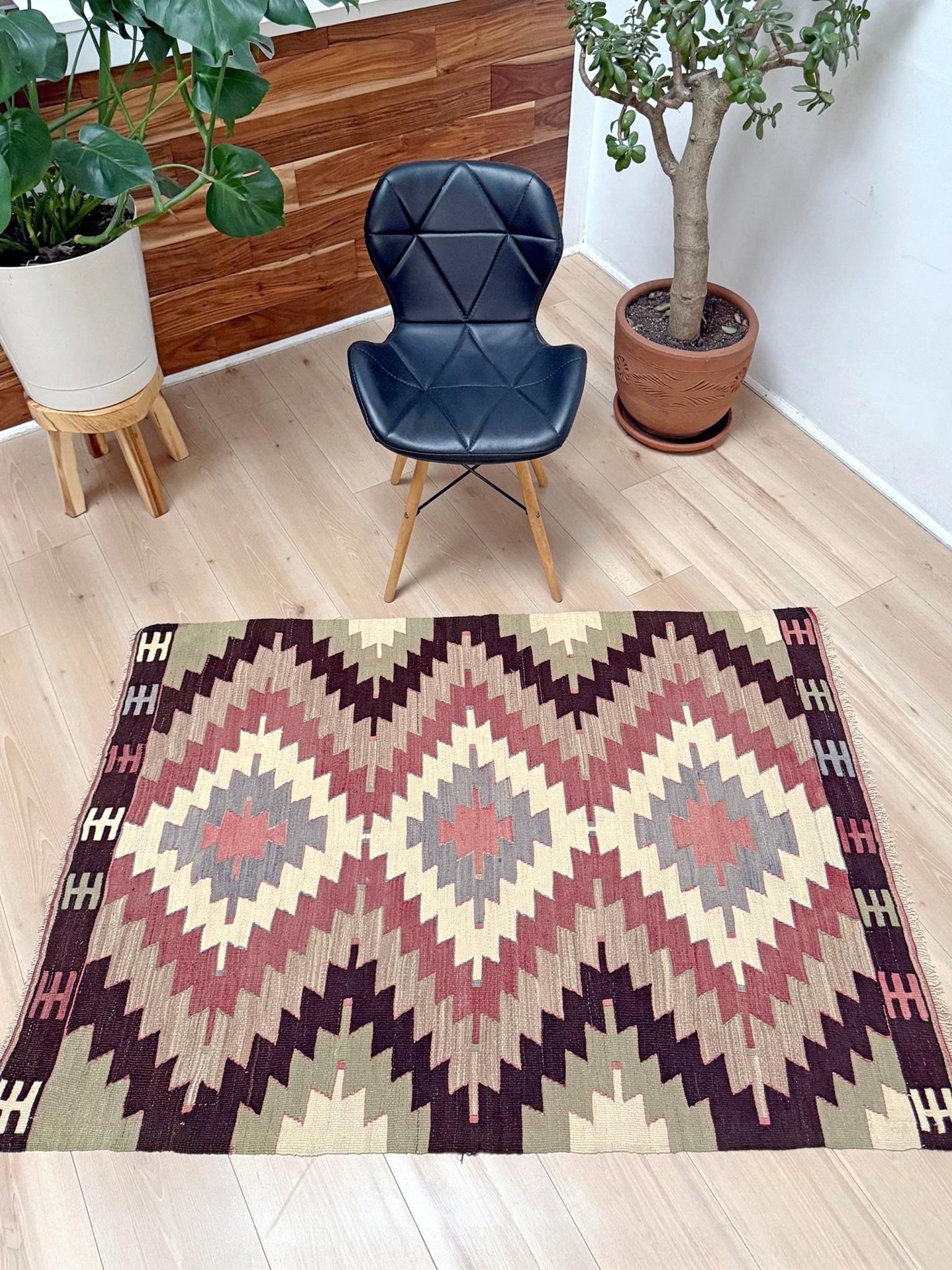 Elfenbein & Terrakotta Mut Kilim - • Navajo-Stil Stammes-Flachgewebe-Teppich (4'x6') (Handgewebt) im Angebot