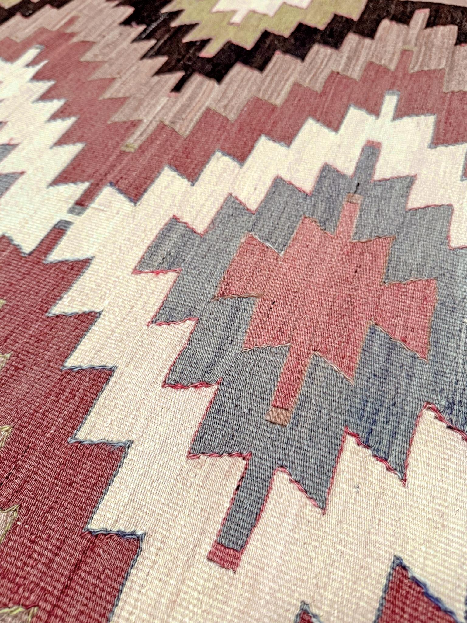 Elfenbein & Terrakotta Mut Kilim - • Navajo-Stil Stammes-Flachgewebe-Teppich (4'x6') (Ende des 20. Jahrhunderts) im Angebot