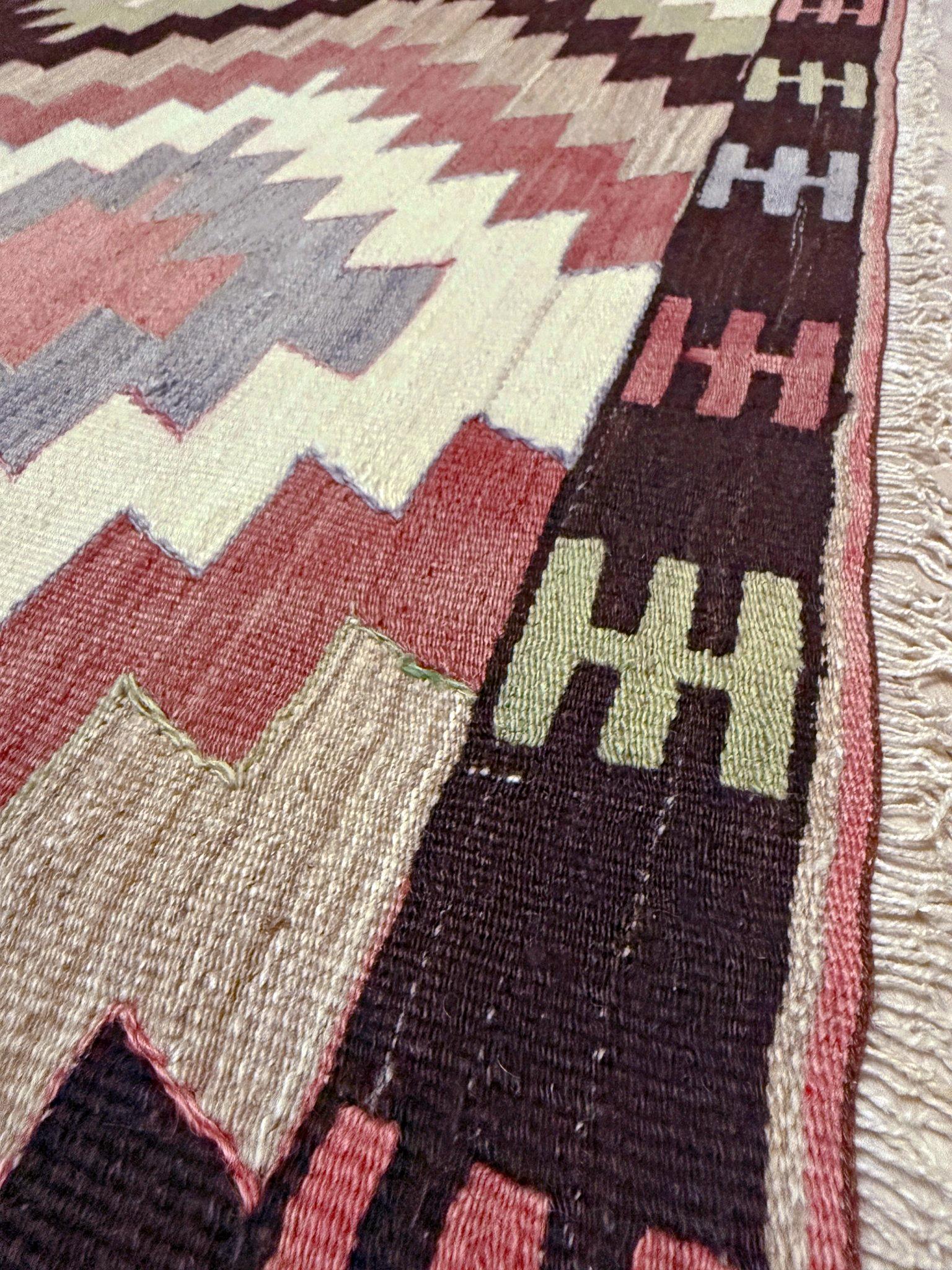 Elfenbein & Terrakotta Mut Kilim - • Navajo-Stil Stammes-Flachgewebe-Teppich (4'x6') (Wolle) im Angebot