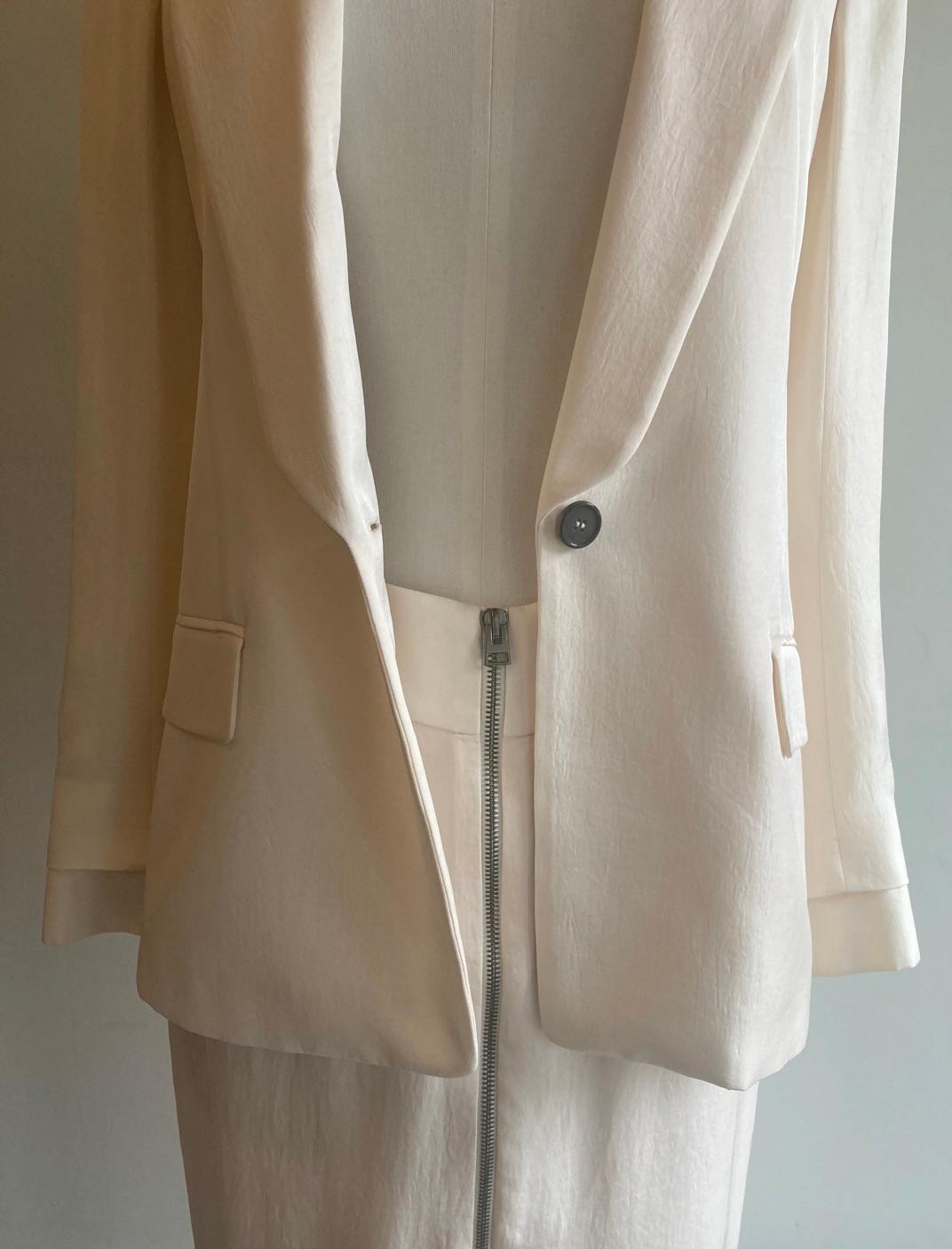 Ivory Tom Ford Skirt Suit In Good Condition For Sale In Glasgow, GB