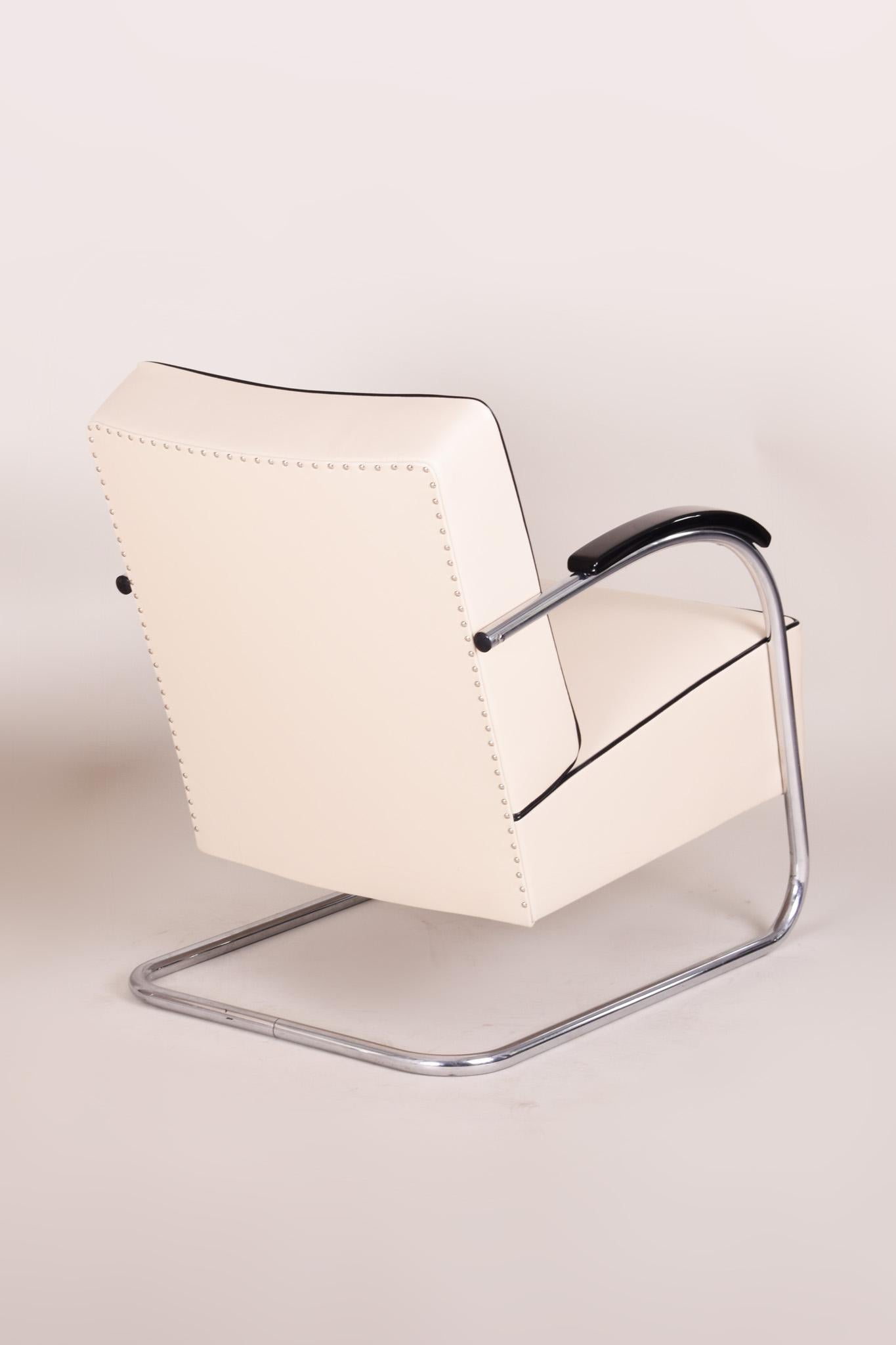 Bauhaus Ivory Tubular Steel Cantilever Chrome Armchair, High Quality Leather, 1930s For Sale