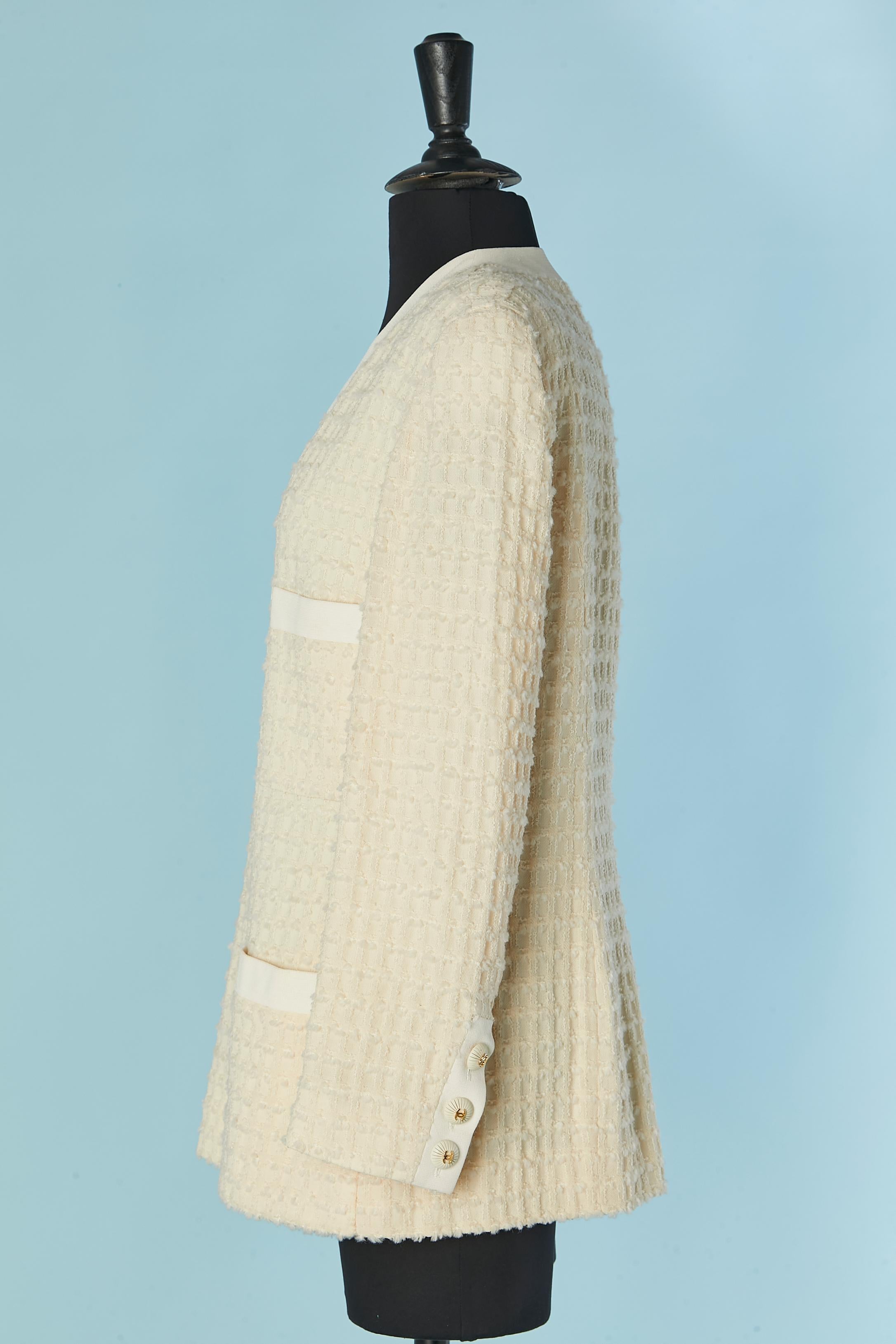 Einreihige Jacke aus elfenbeinfarbenem Tweed CHANEL BOUTIQUE im Angebot 1