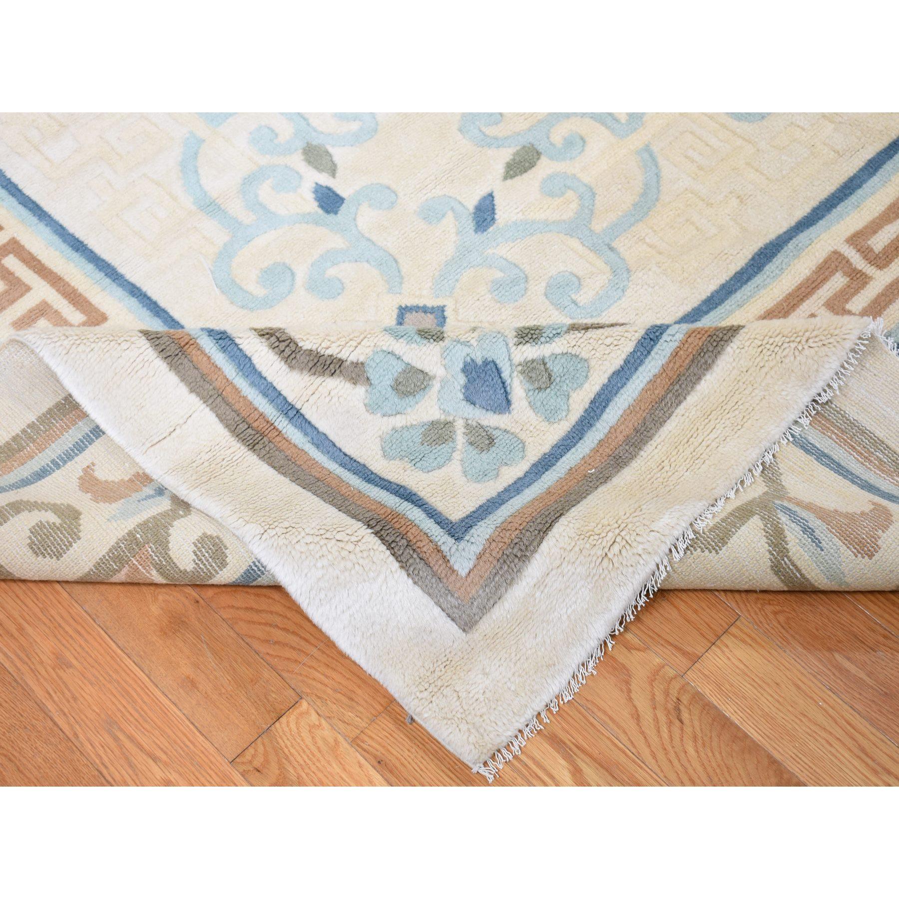 Mid-20th Century Ivory Vintage Chinese Ming Dynasty Hand Knotted Full Pile XL Clean Pure Wool Rug For Sale