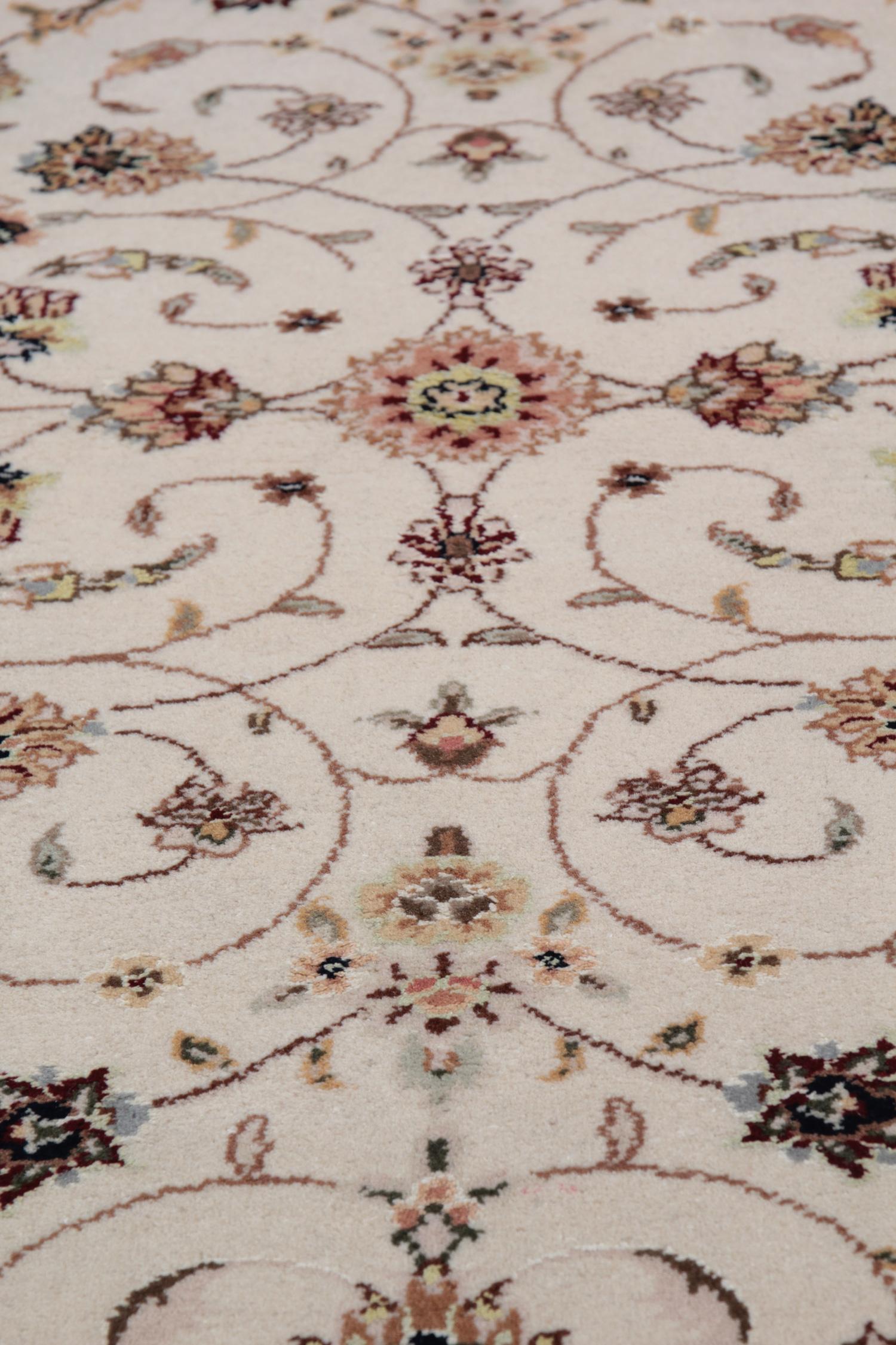 Indian Ivory Rug Cream Handmade Rug, Hand Knotted Oriental Carpet for Sale For Sale