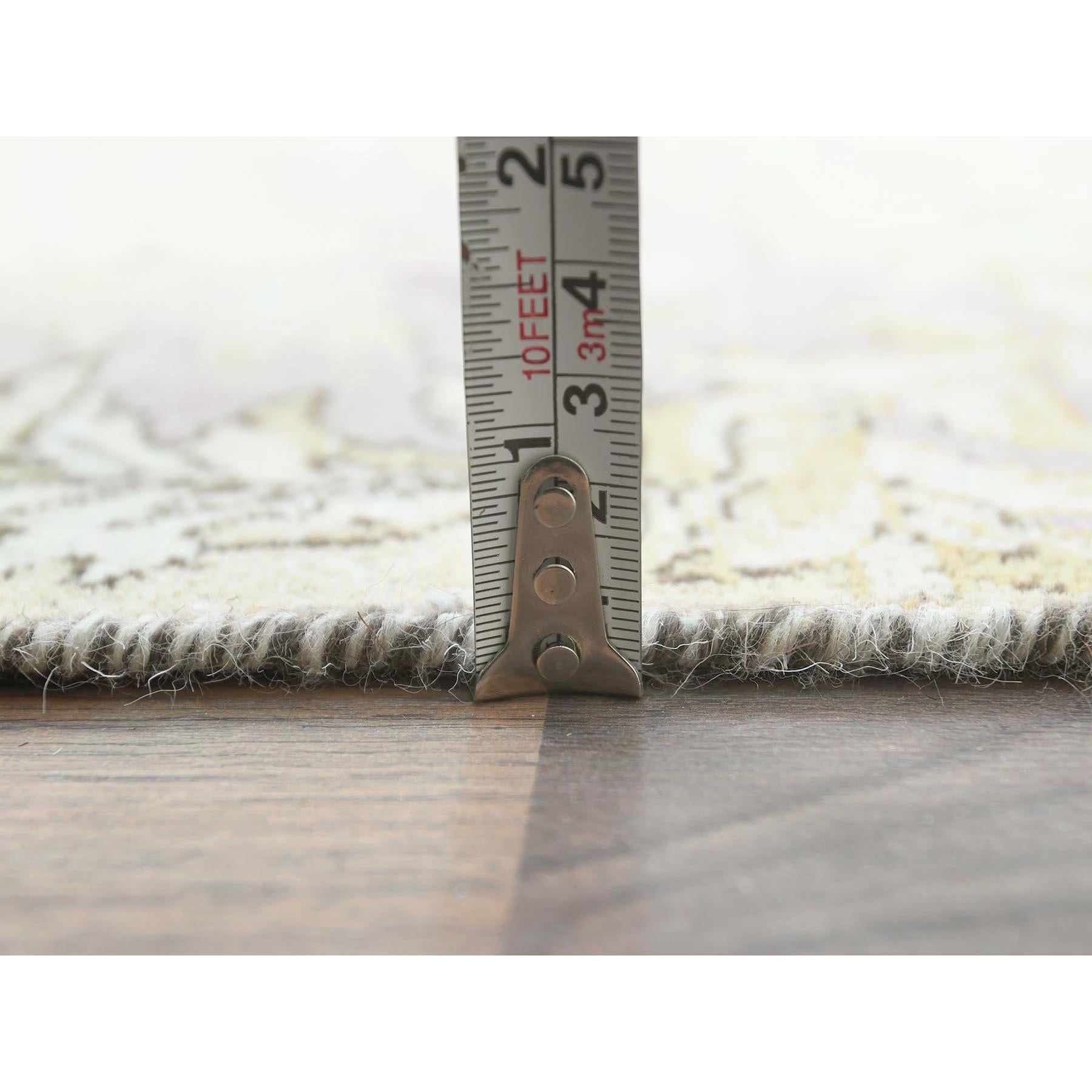 Tapis persan vintage ivoire Kerman Abrash en laine usée et nouée à la main, à l'aspect vieilli en vente 3