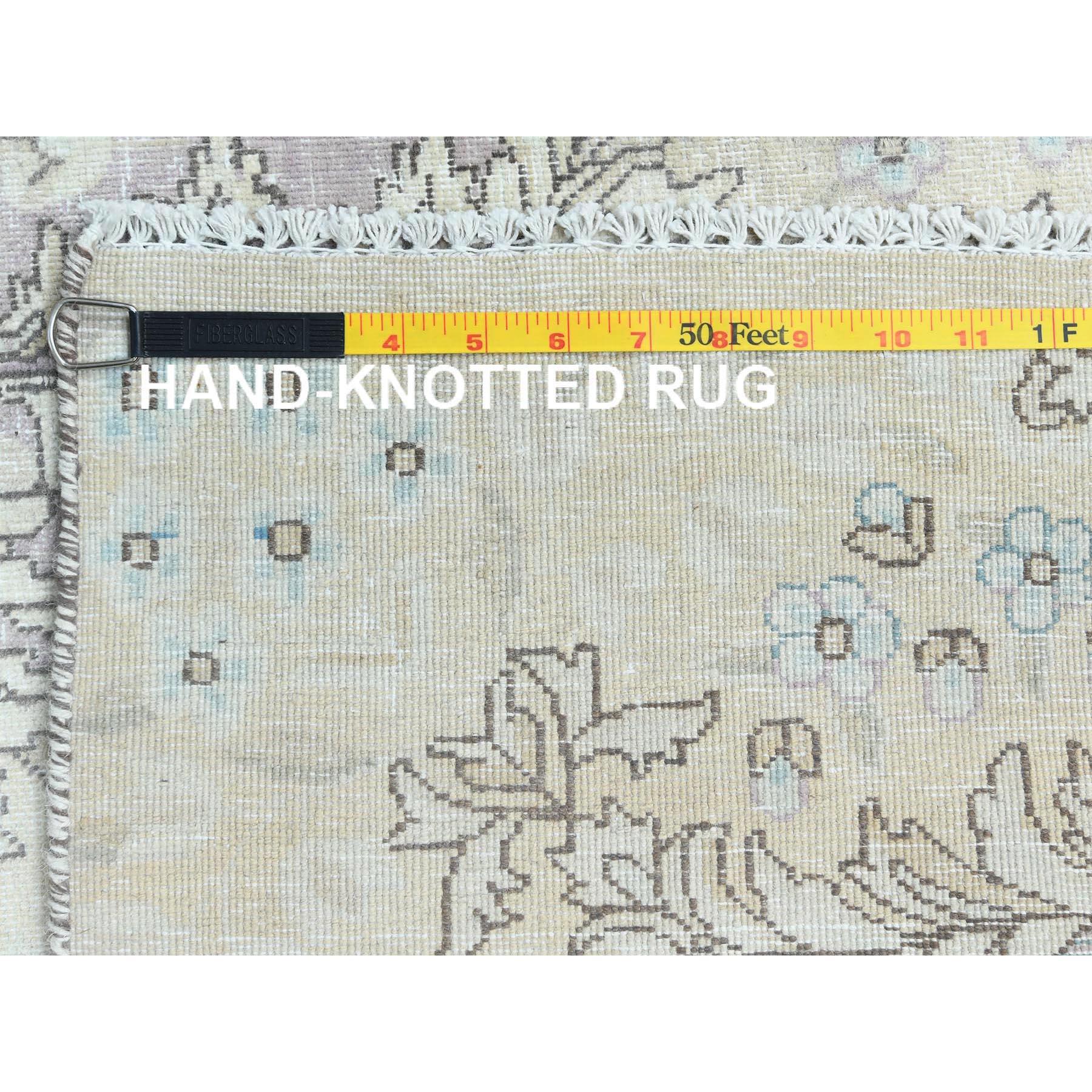 Tapis persan vintage ivoire Kerman Abrash en laine usée et nouée à la main, à l'aspect vieilli en vente 4