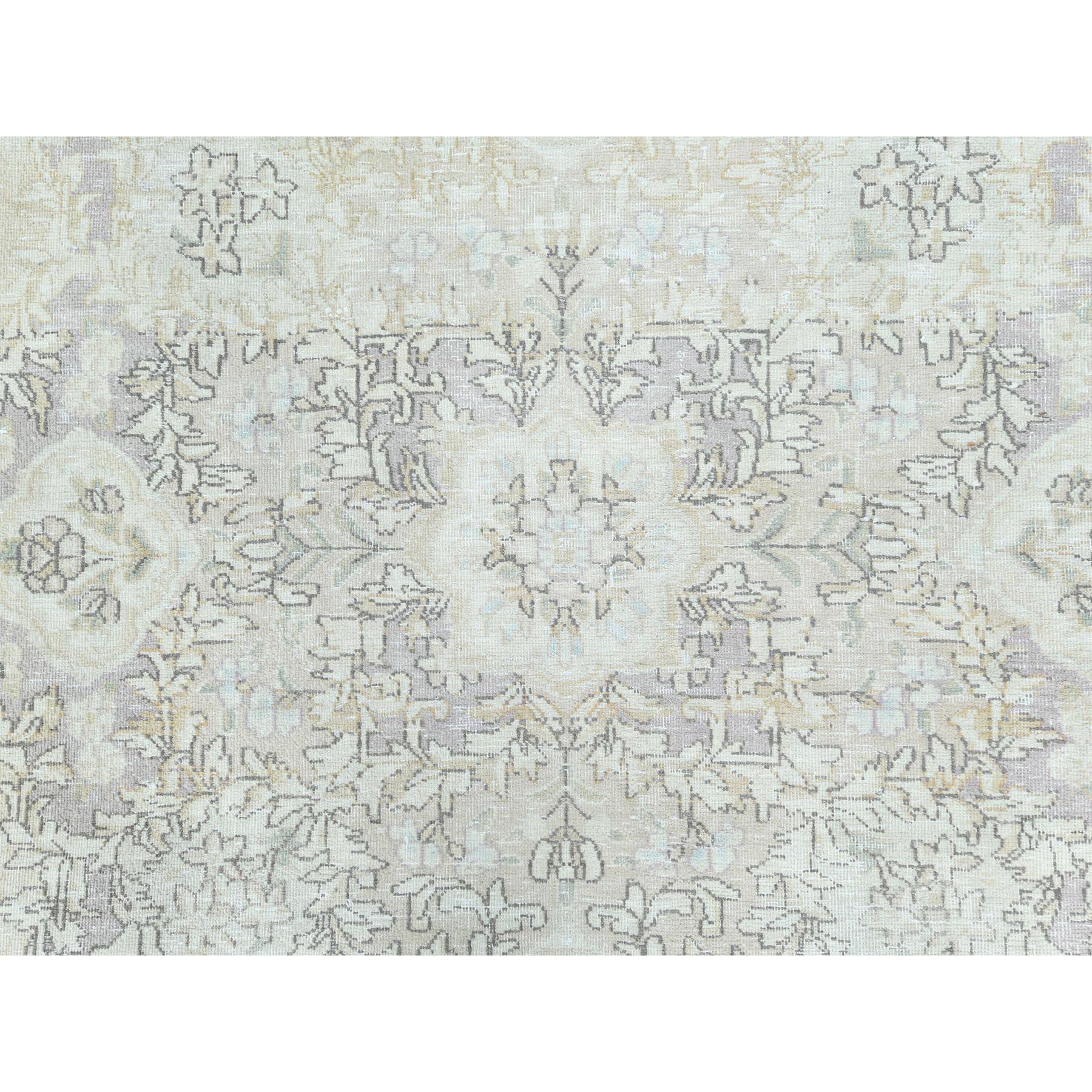 Tapis persan vintage ivoire Kerman Abrash en laine usée et nouée à la main, à l'aspect vieilli en vente 1