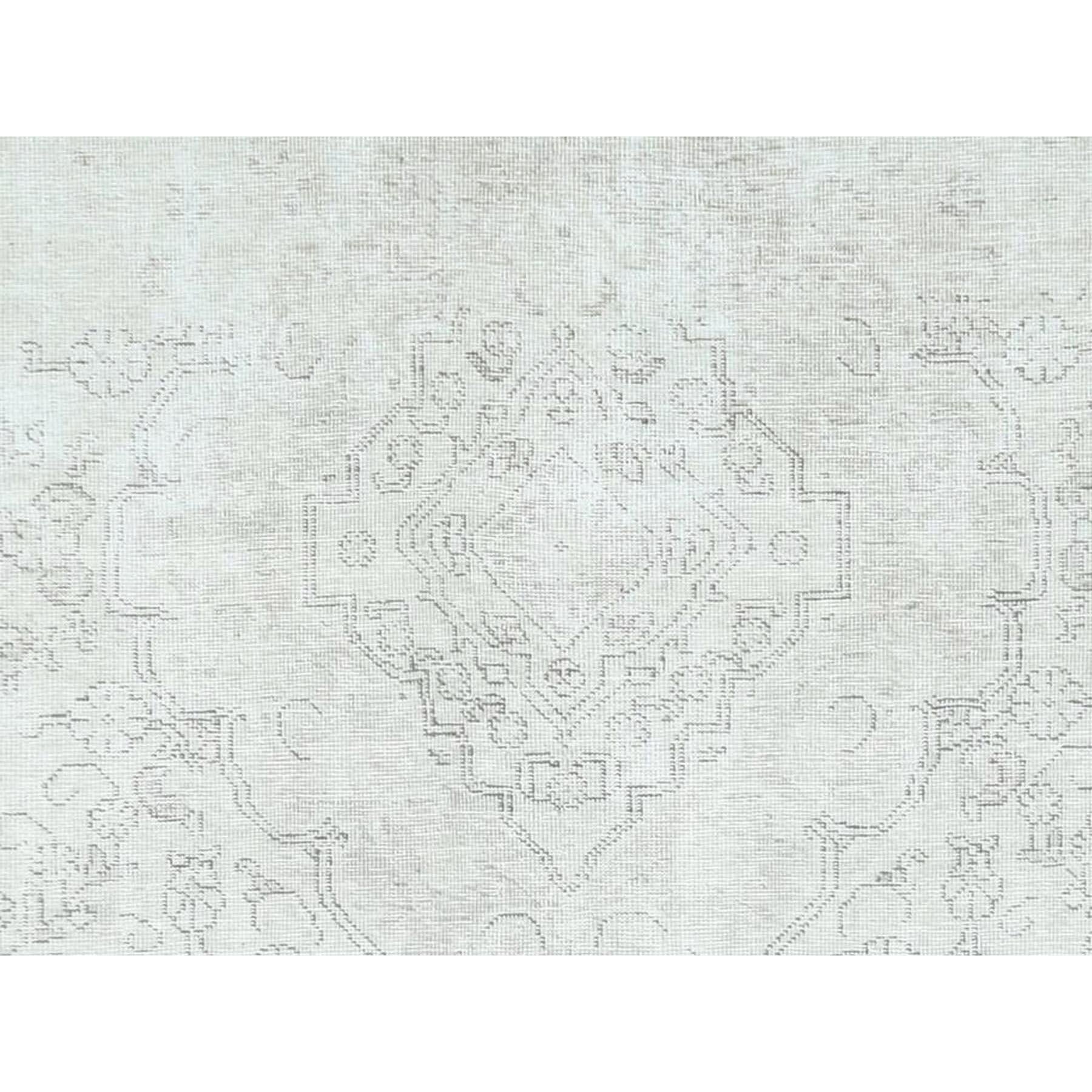 Handgeknüpfter persischer Vintage-Teppich aus dünner handgeknüpfter Distressed-Woll in Elfenbein mit persischem Täbris im Angebot 2