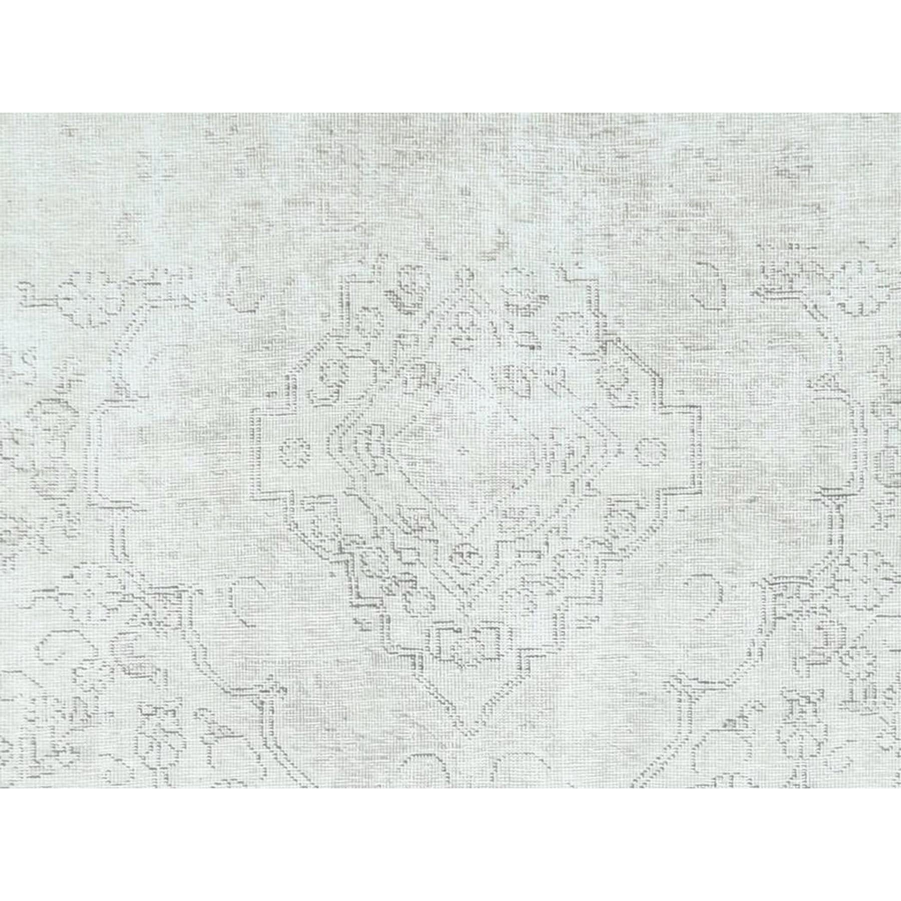 Elfenbein Vintage Persischer Täbris Cropped dünner handgeknüpfter Teppich aus getragener Wolle im Used-Look im Angebot 3