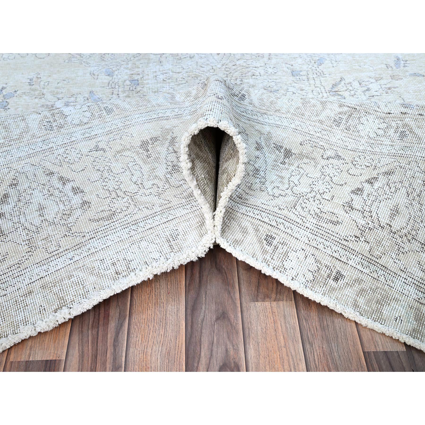 Elfenbein Vintage Persischer Täbris Handgeknüpfter Abrash Abend getragener reiner Wollteppich sauberer Teppich im Angebot 1