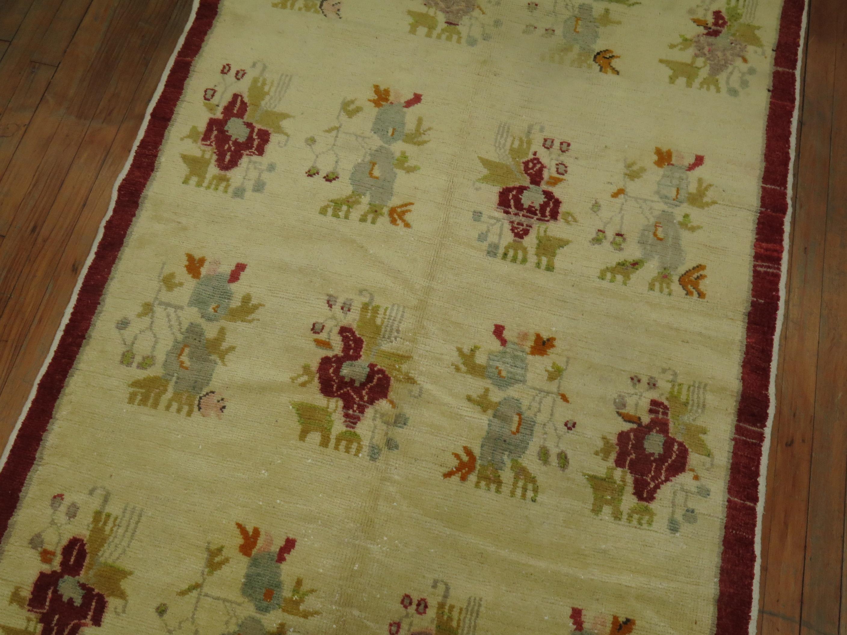 Türkischer Vintage-Teppich in Elfenbein im Zustand „Hervorragend“ im Angebot in New York, NY