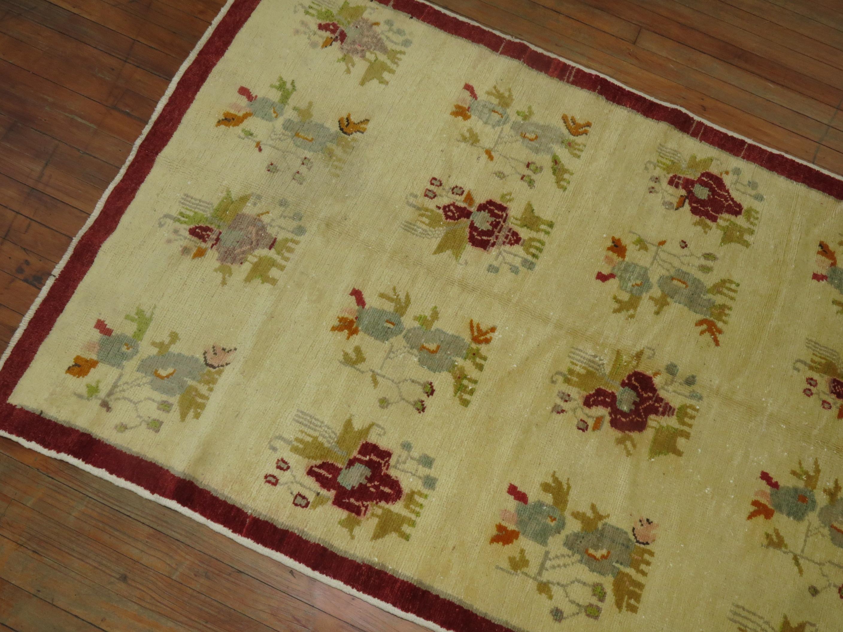 Türkischer Vintage-Teppich in Elfenbein (20. Jahrhundert) im Angebot