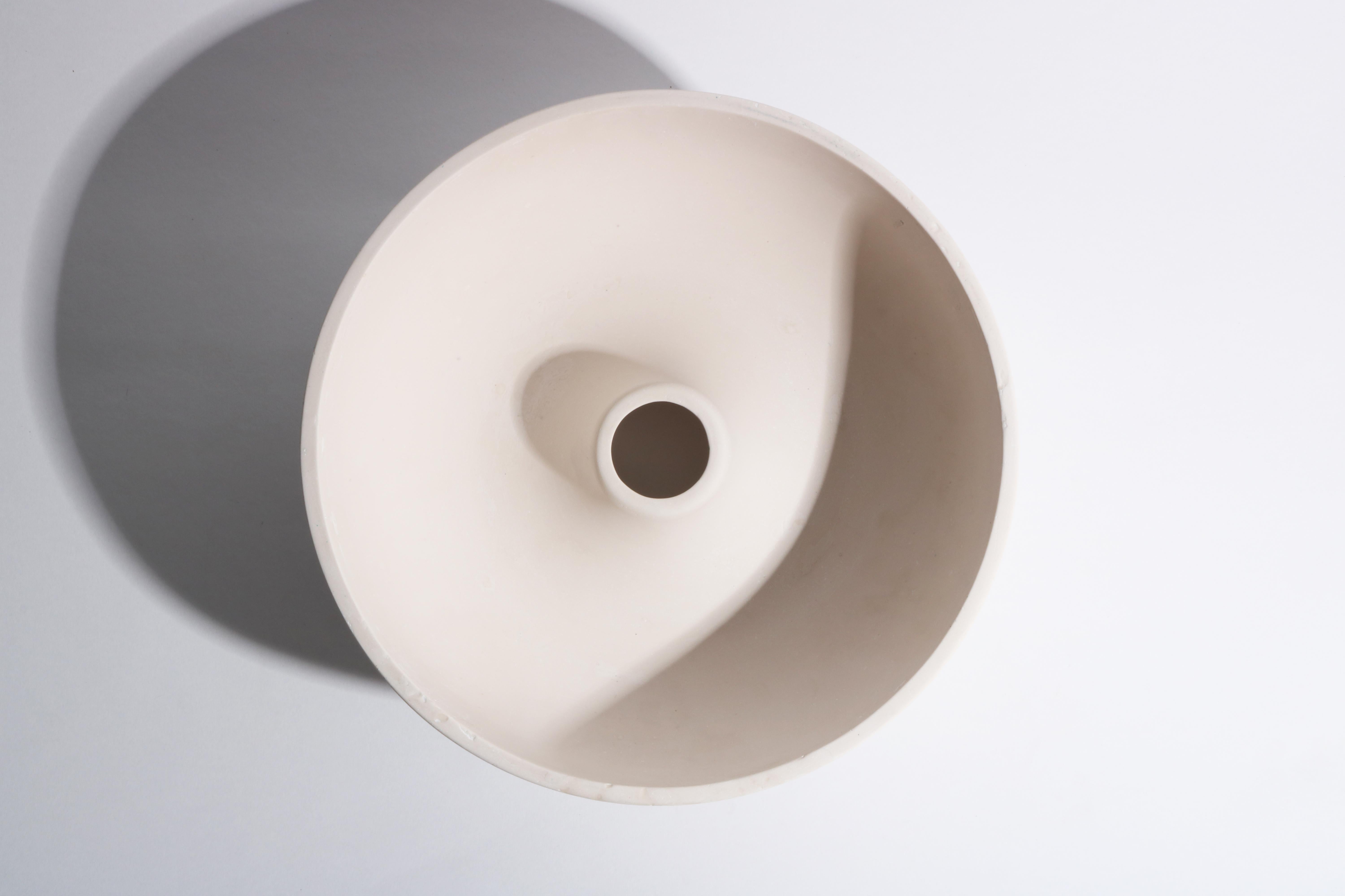 Ivory White Twirl Bowl by Lenny Stöpp For Sale 1