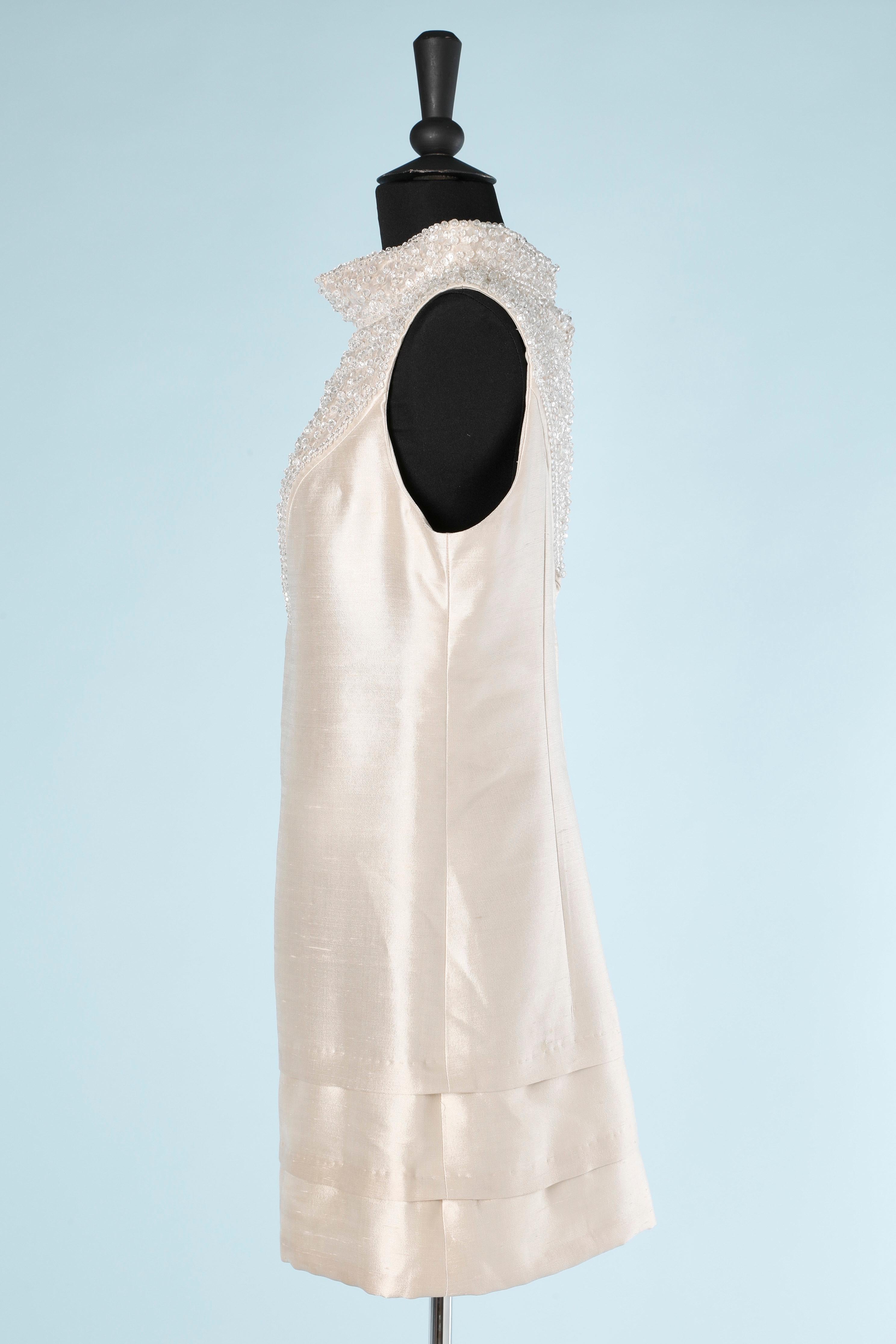 Ivory wild silk cocktail dress with beadwork and sequin embroideries Circa 1960 In Excellent Condition For Sale In Saint-Ouen-Sur-Seine, FR