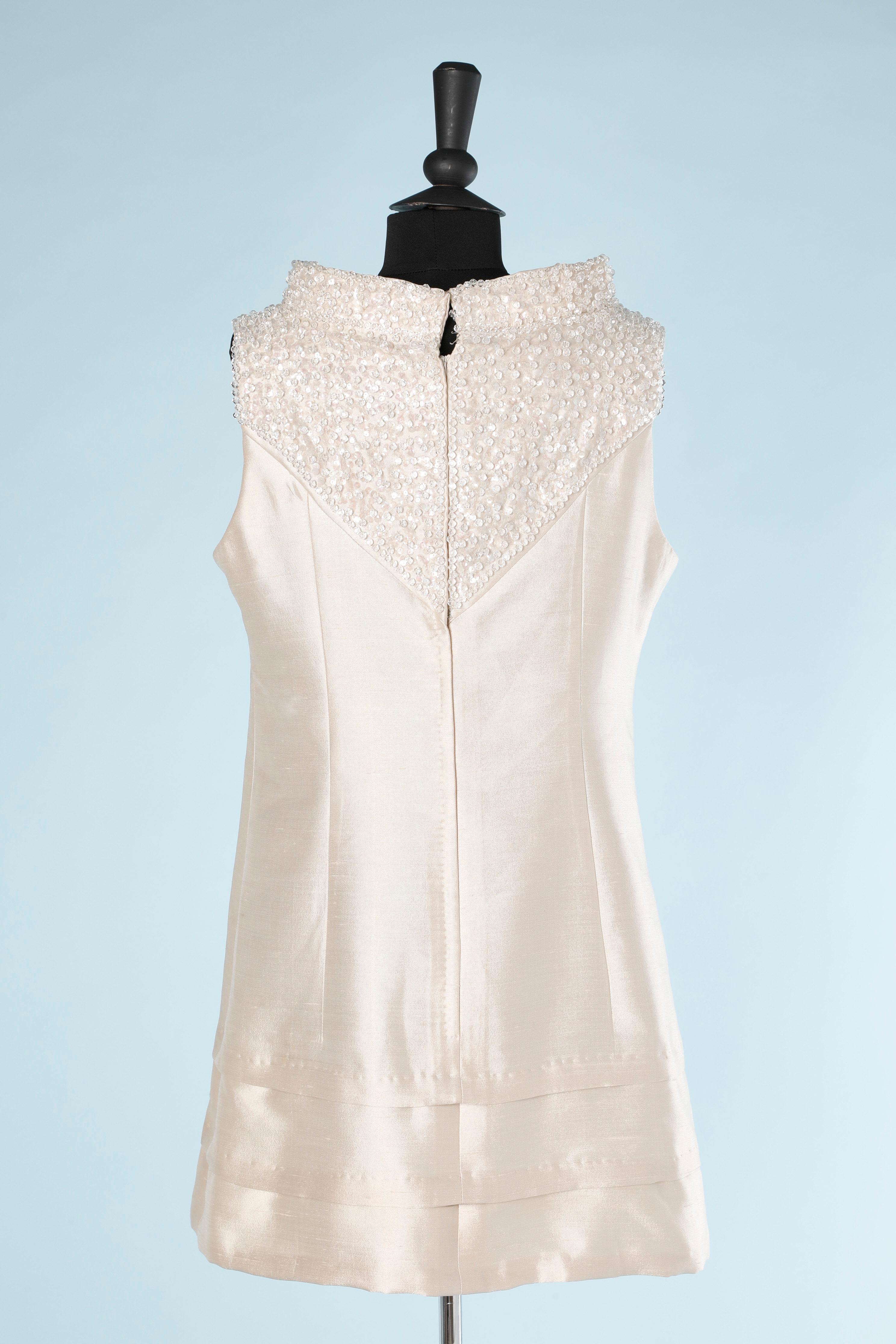 Women's Ivory wild silk cocktail dress with beadwork and sequin embroideries Circa 1960 For Sale