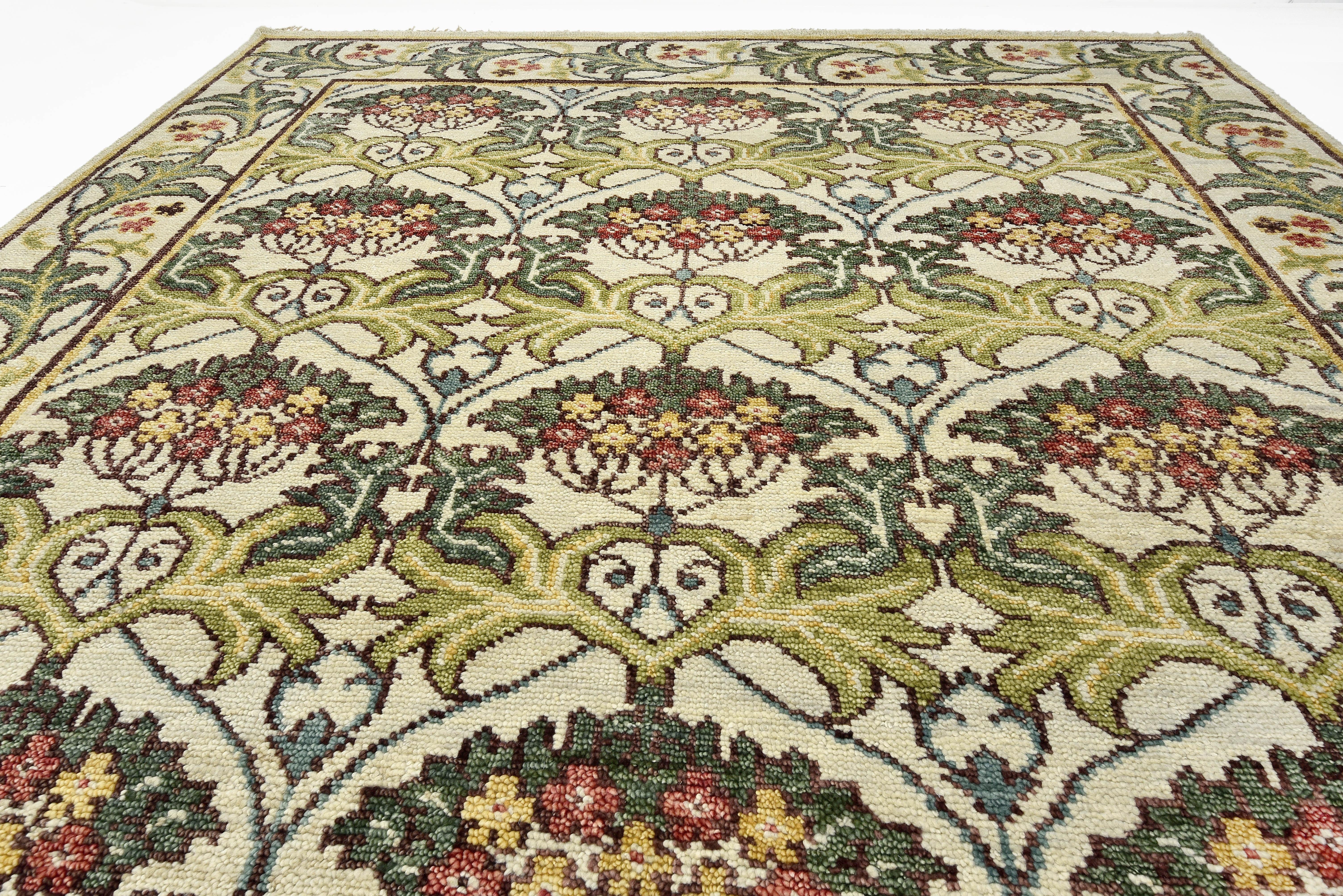 Arts and Crafts Tappeto d'area d'ispirazione William Morris in avorio in vendita